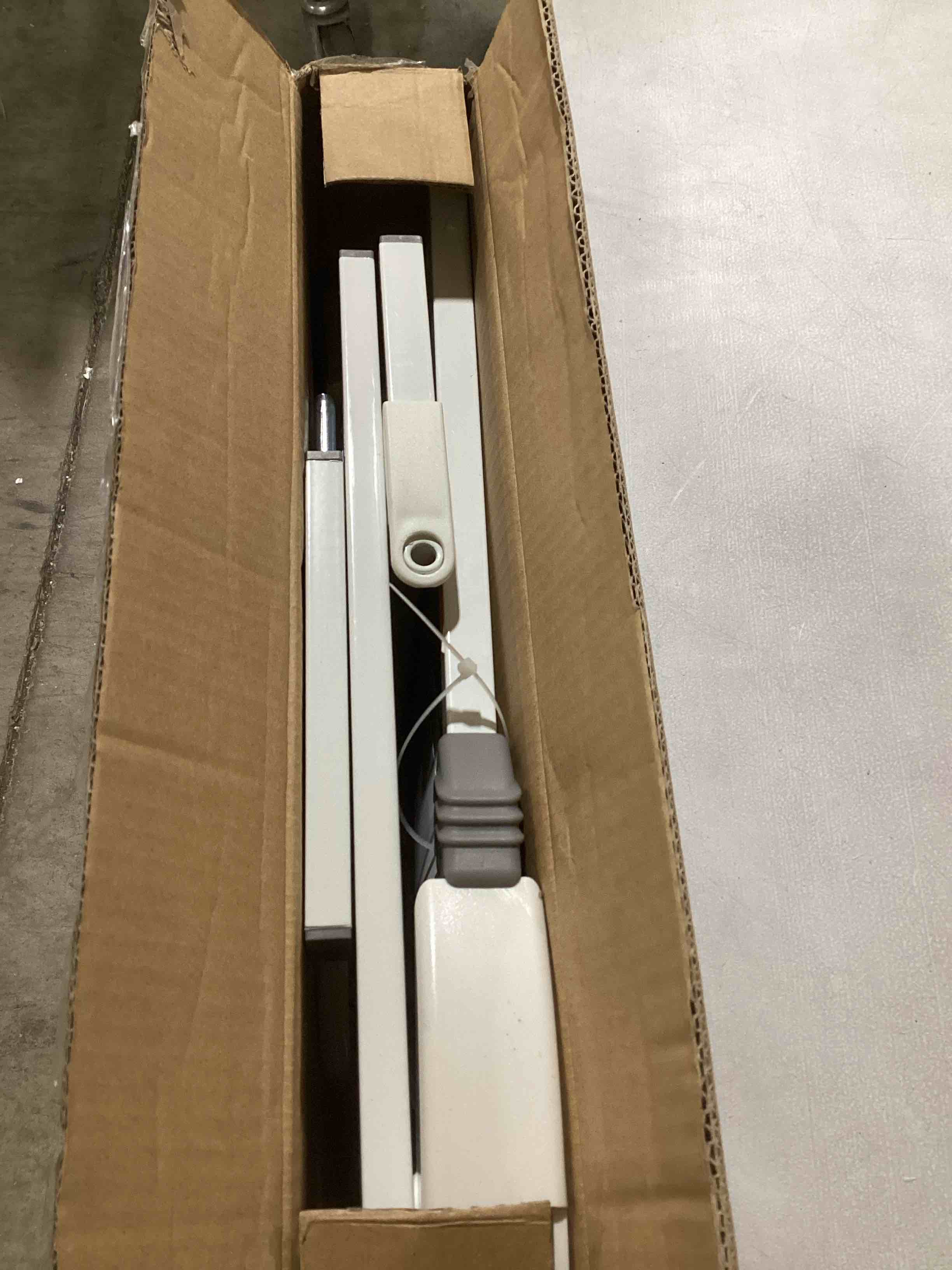 https://s3.amazonaws.com/lotting-images-prod/bidfta/TEA0478068_1732736731232.jpeg
