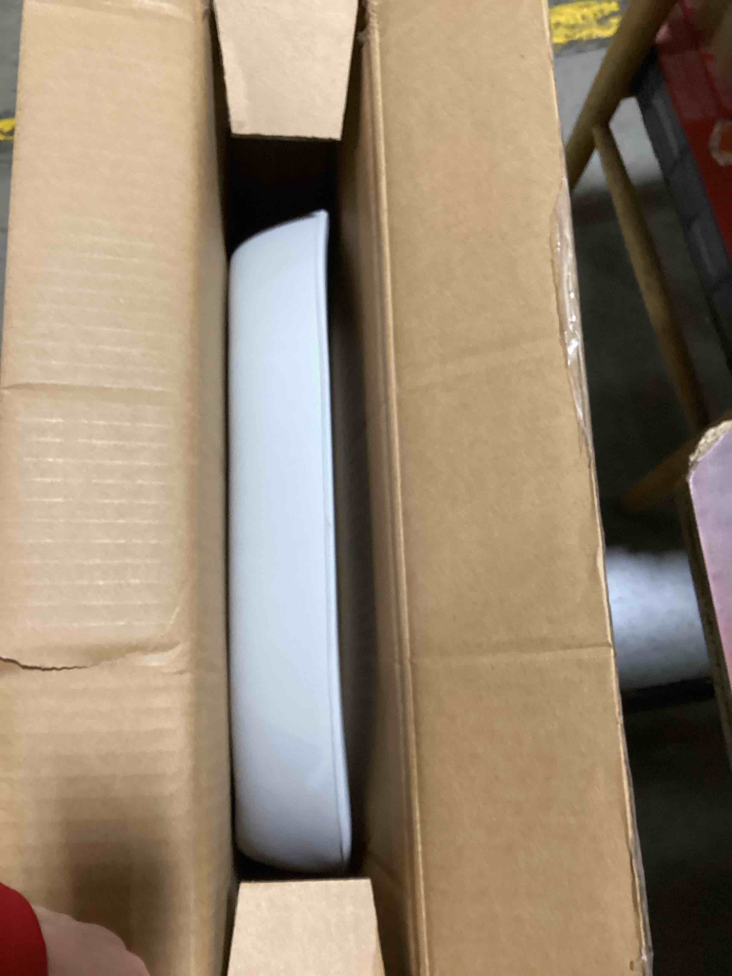 https://s3.amazonaws.com/lotting-images-prod/bidfta/TEA0479243_1732117962675.jpeg