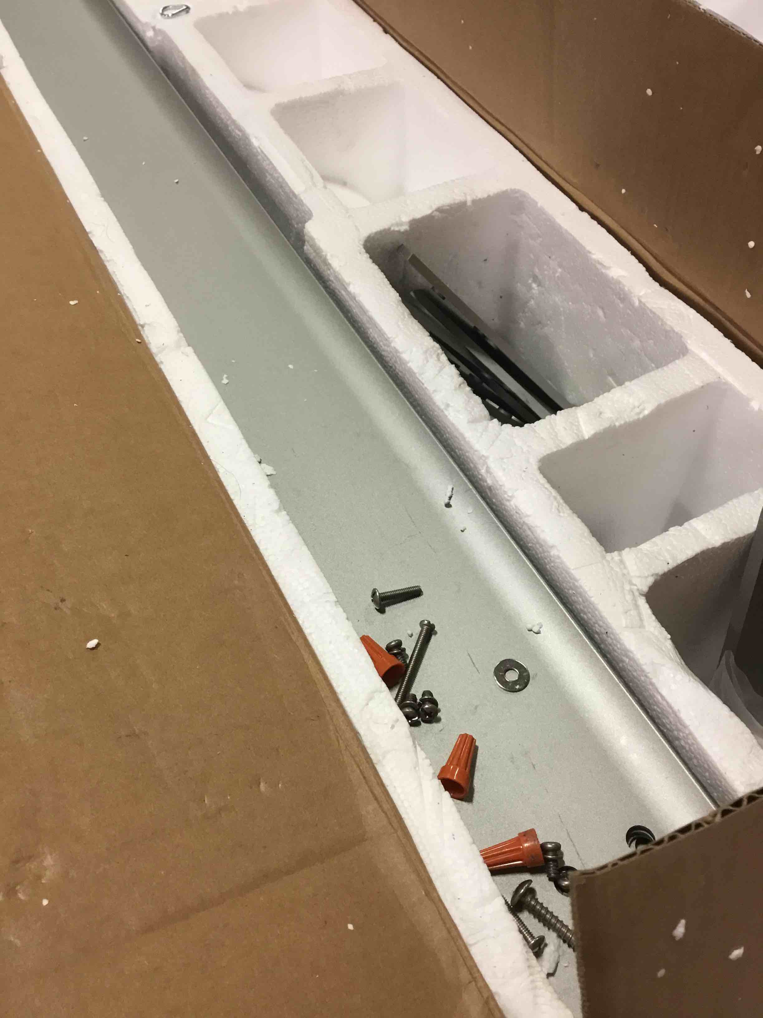 https://s3.amazonaws.com/lotting-images-prod/bidfta/TEA0481707_1730220722702.jpeg