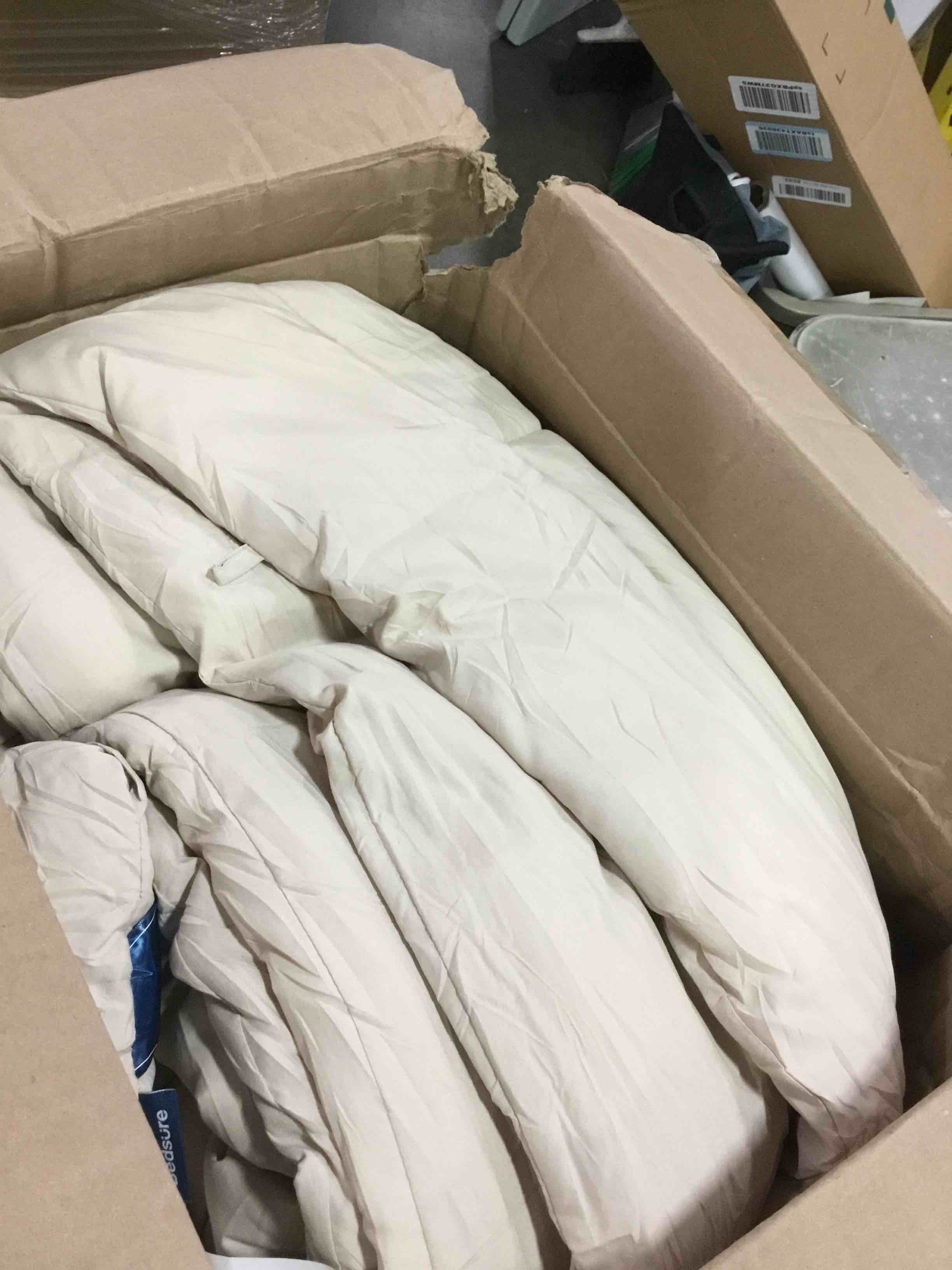 https://s3.amazonaws.com/lotting-images-prod/bidfta/TEA0481874_1730129772814.jpeg