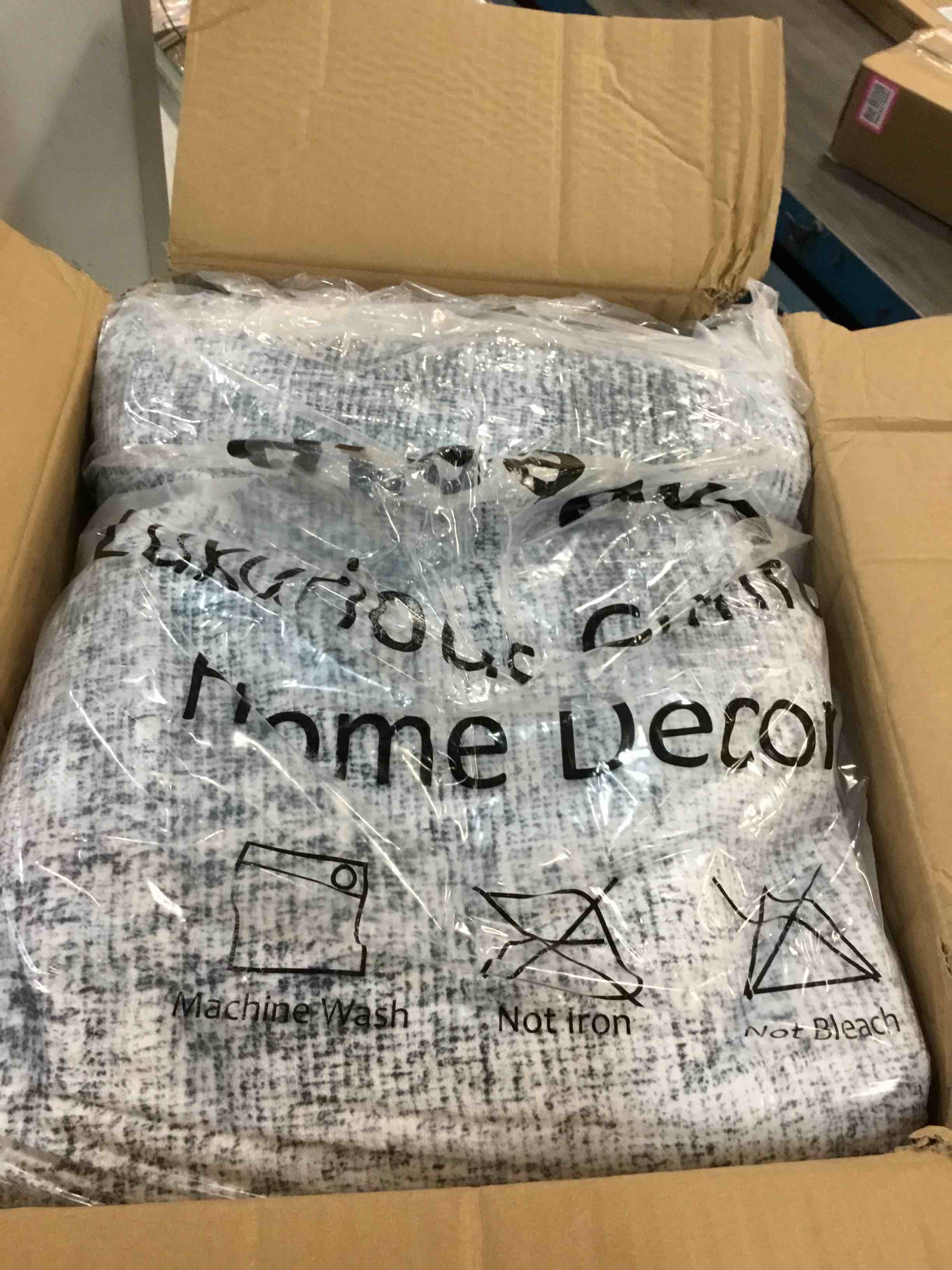 https://s3.amazonaws.com/lotting-images-prod/bidfta/TEA0482360_1731115138006.jpeg