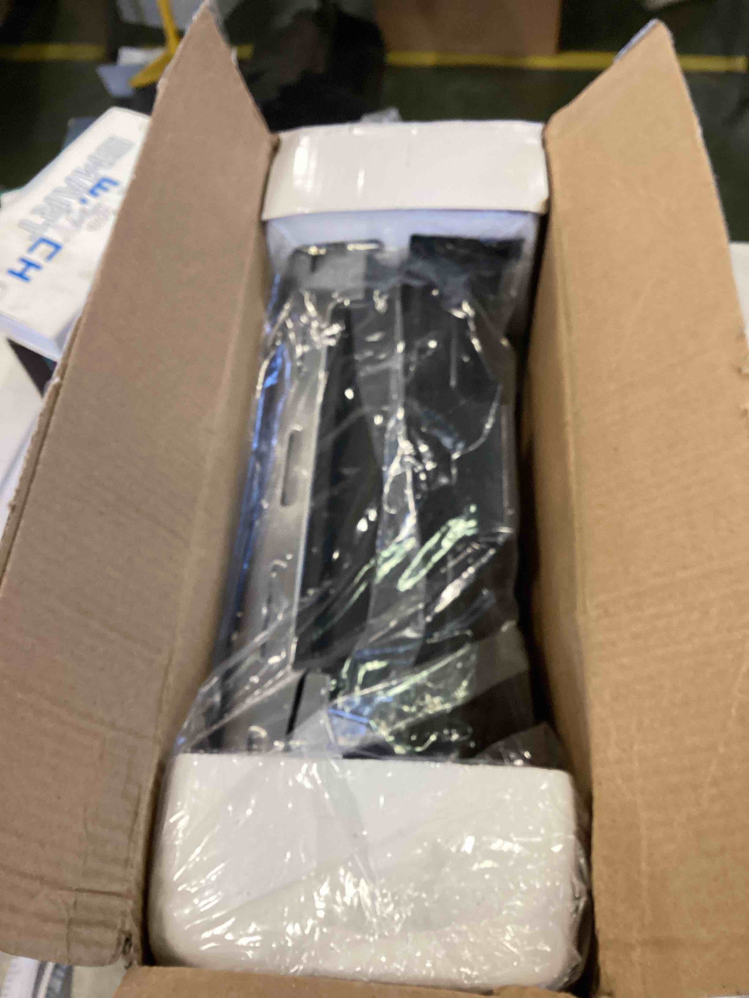 https://s3.amazonaws.com/lotting-images-prod/bidfta/TEA0485218_1729693495502.jpeg