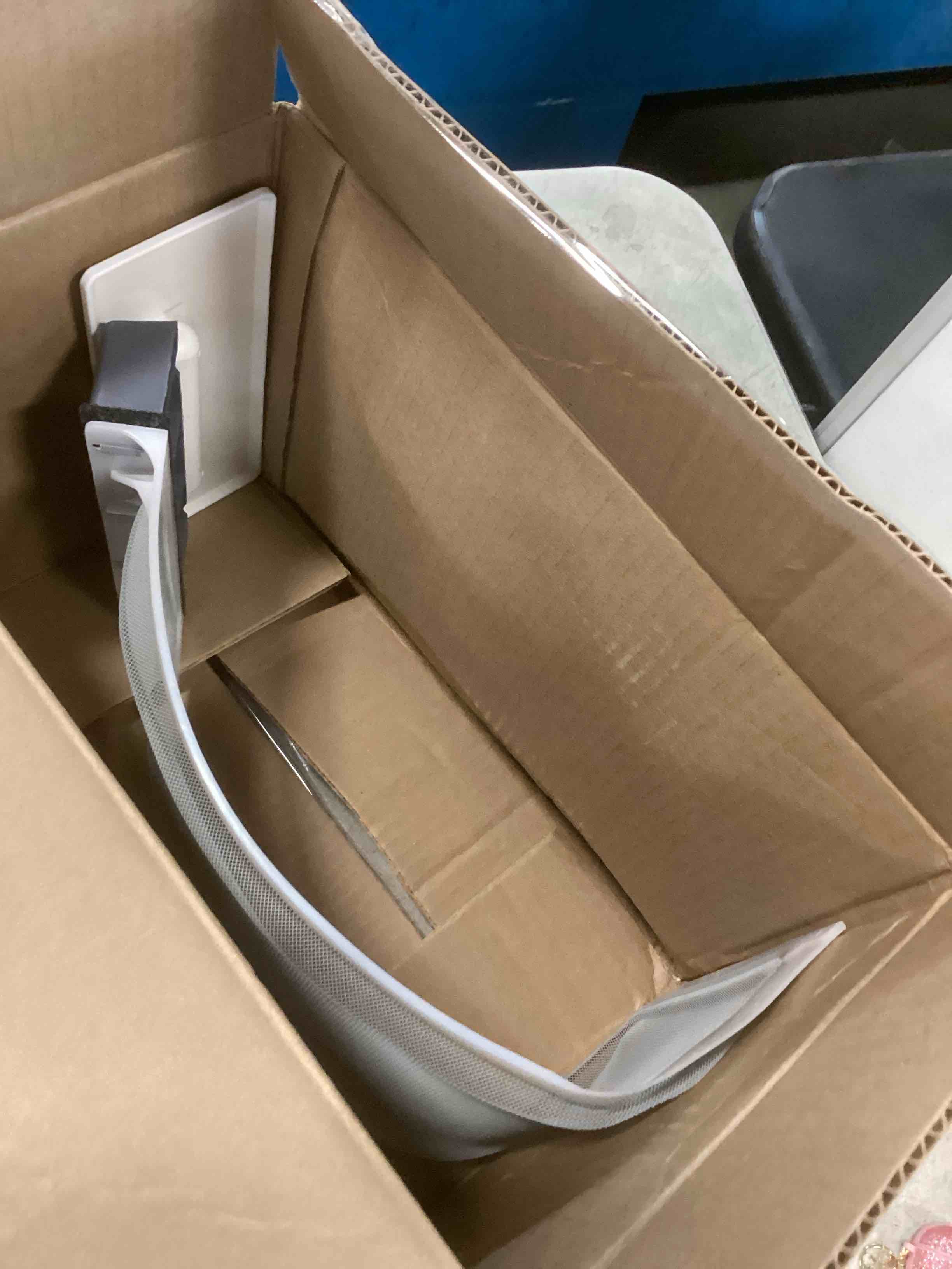 https://s3.amazonaws.com/lotting-images-prod/bidfta/TEA0486058_1731506266615.jpeg