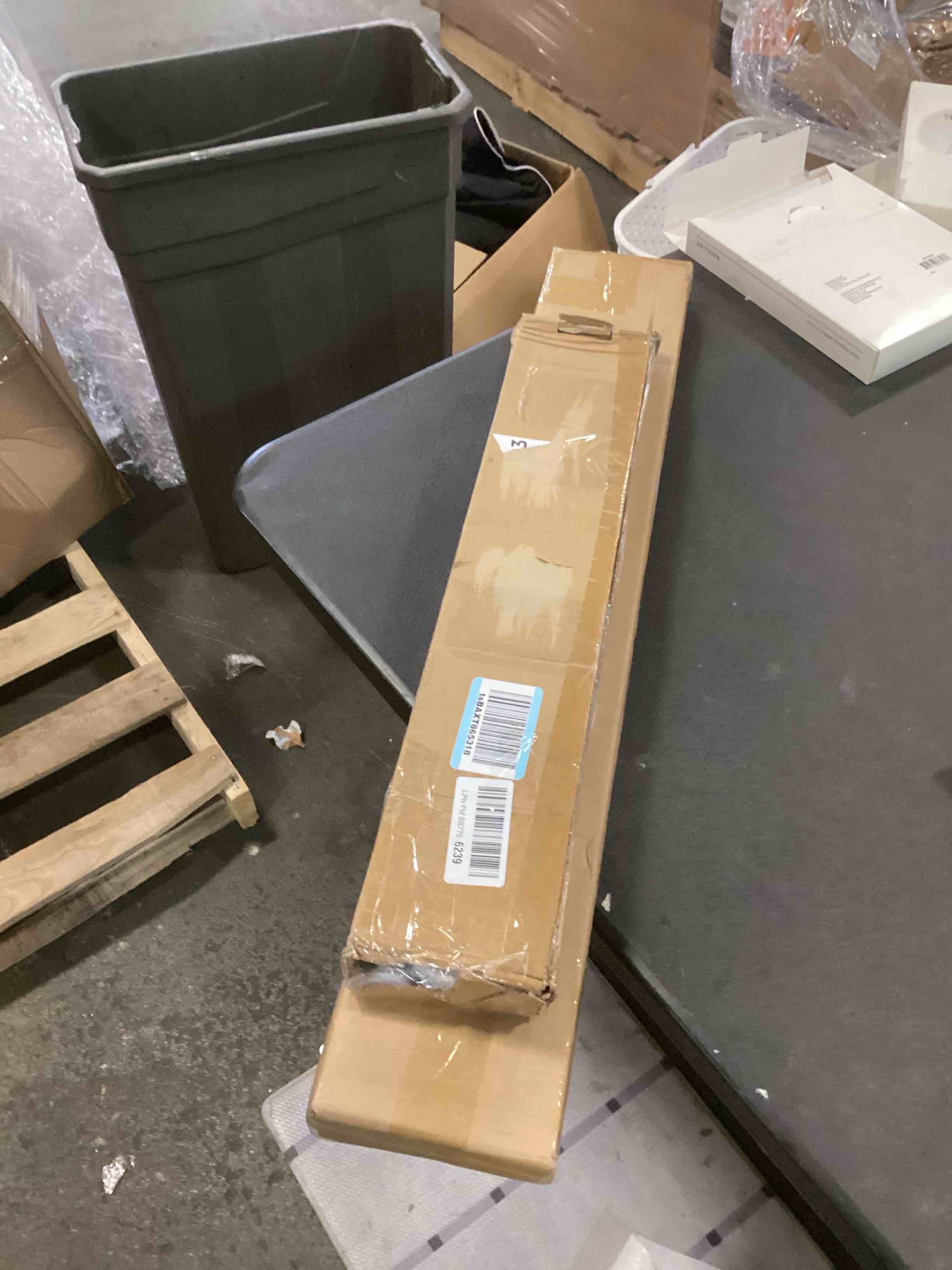 https://s3.amazonaws.com/lotting-images-prod/bidfta/TEA0486214_1731426022933.jpeg