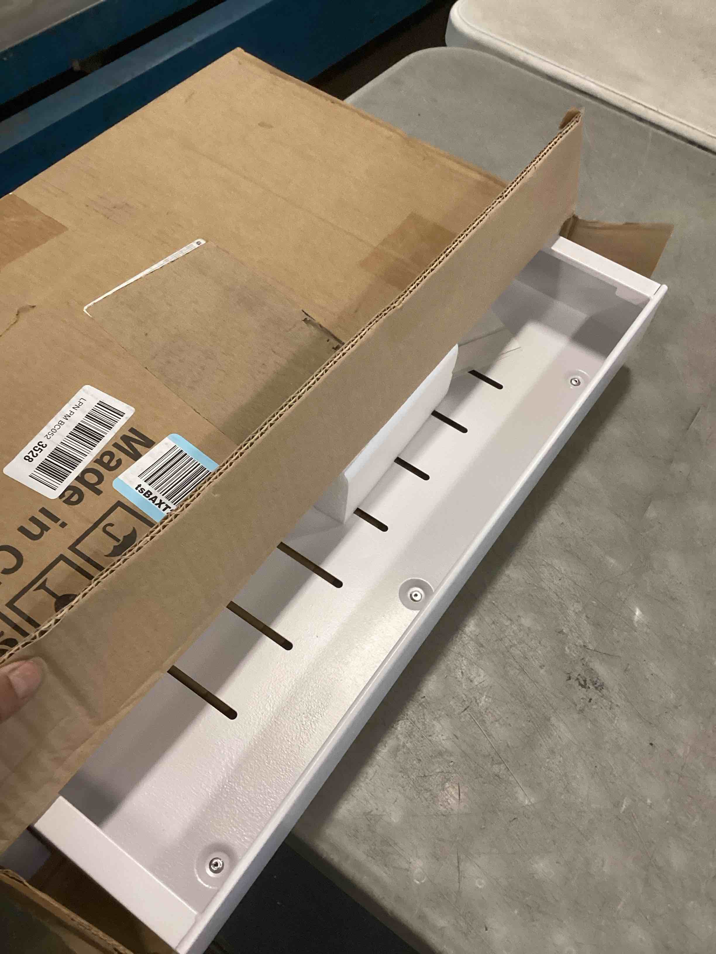 https://s3.amazonaws.com/lotting-images-prod/bidfta/TEA0486350_1731087398617.jpeg