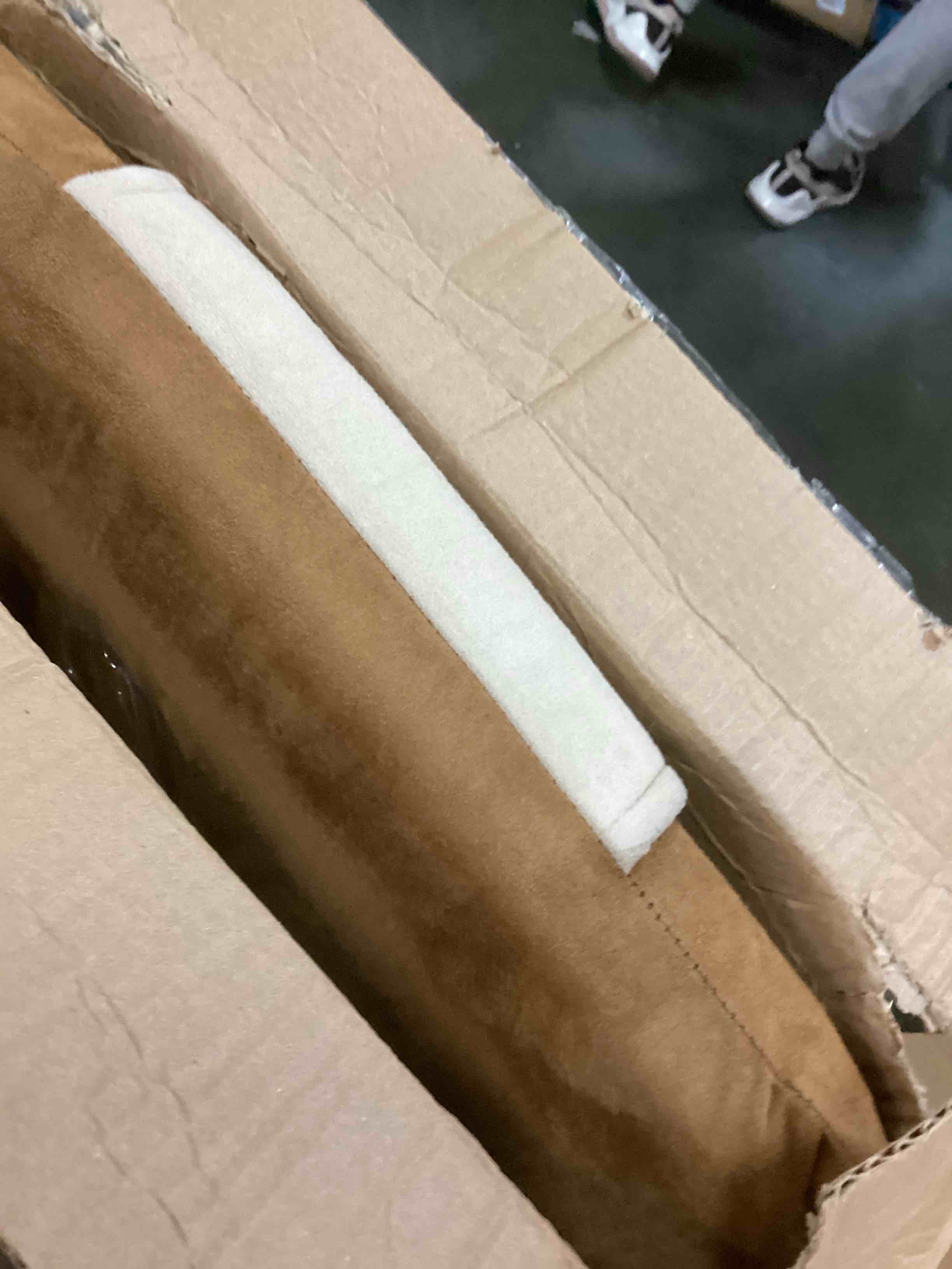 https://s3.amazonaws.com/lotting-images-prod/bidfta/TEA0487606_1730471191732.jpeg