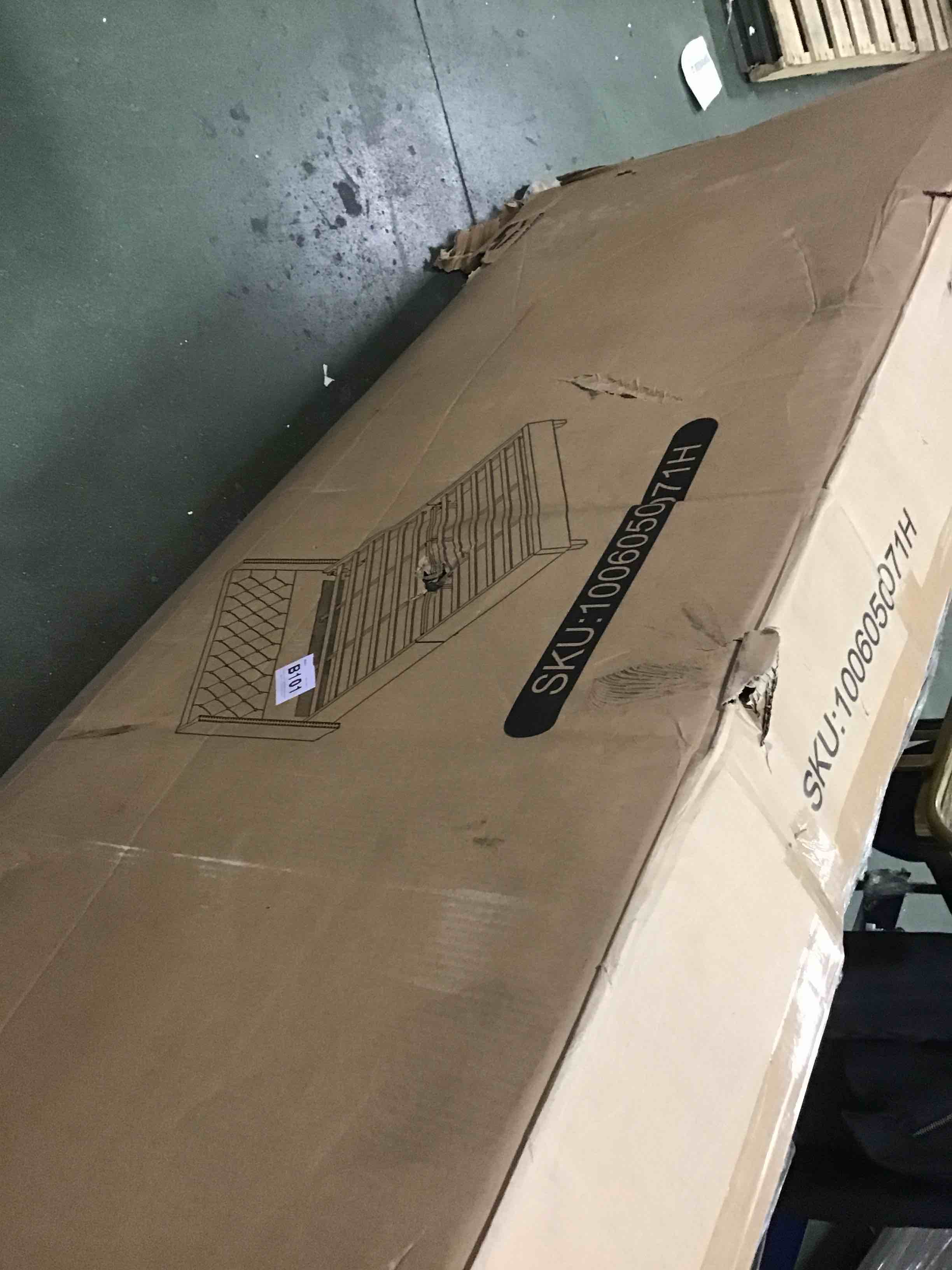 Jocisland Queen Bed Frame Upholstered Bed Wingback Headboard Velvet Tufted Diamond Button/No Box Spring Needed/Easy Assembly/Cream