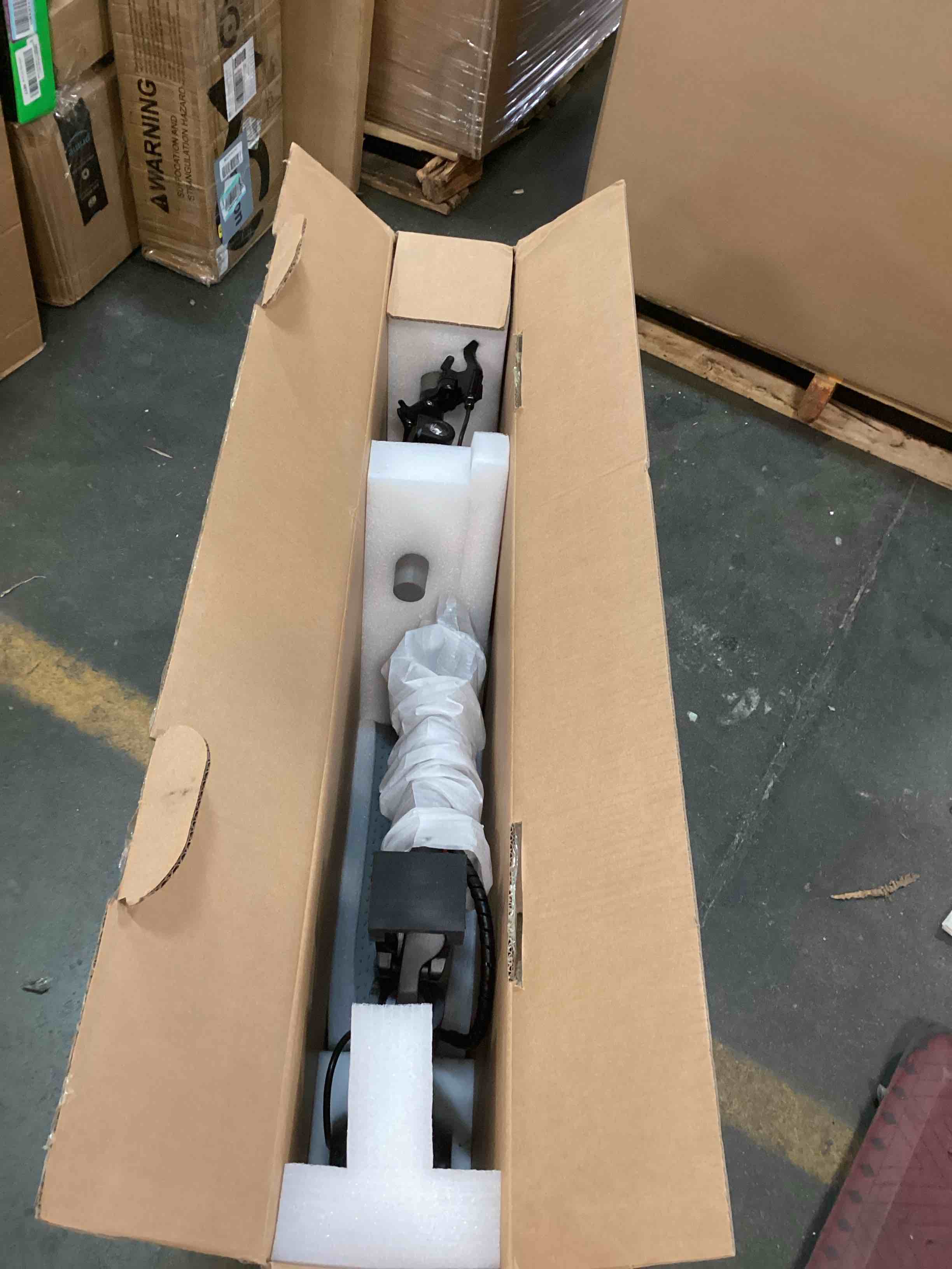 https://s3.amazonaws.com/lotting-images-prod/bidfta/TEA0491350_1730135925803.jpeg