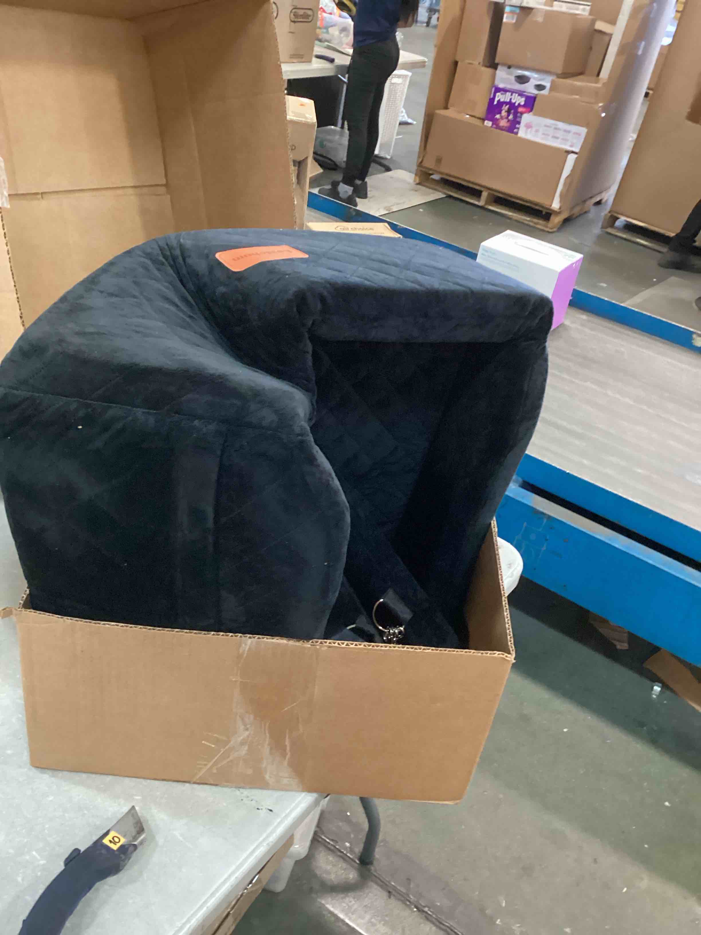 https://s3.amazonaws.com/lotting-images-prod/bidfta/TEA0491425_1730130517123.jpeg