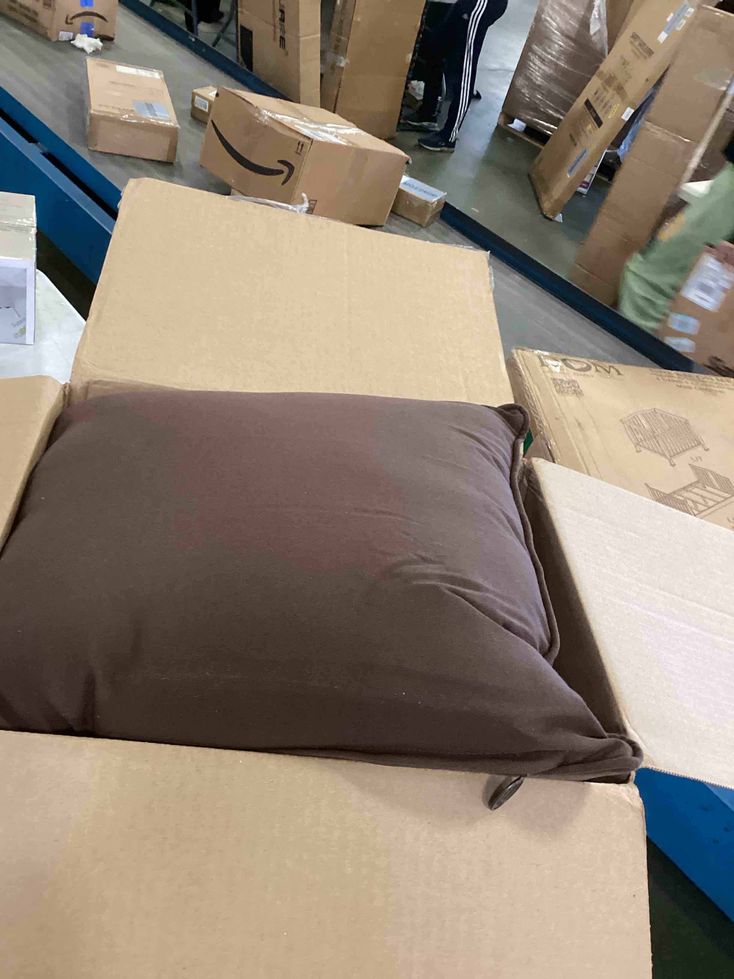 https://s3.amazonaws.com/lotting-images-prod/bidfta/TEA0491777_1729783106281.jpeg