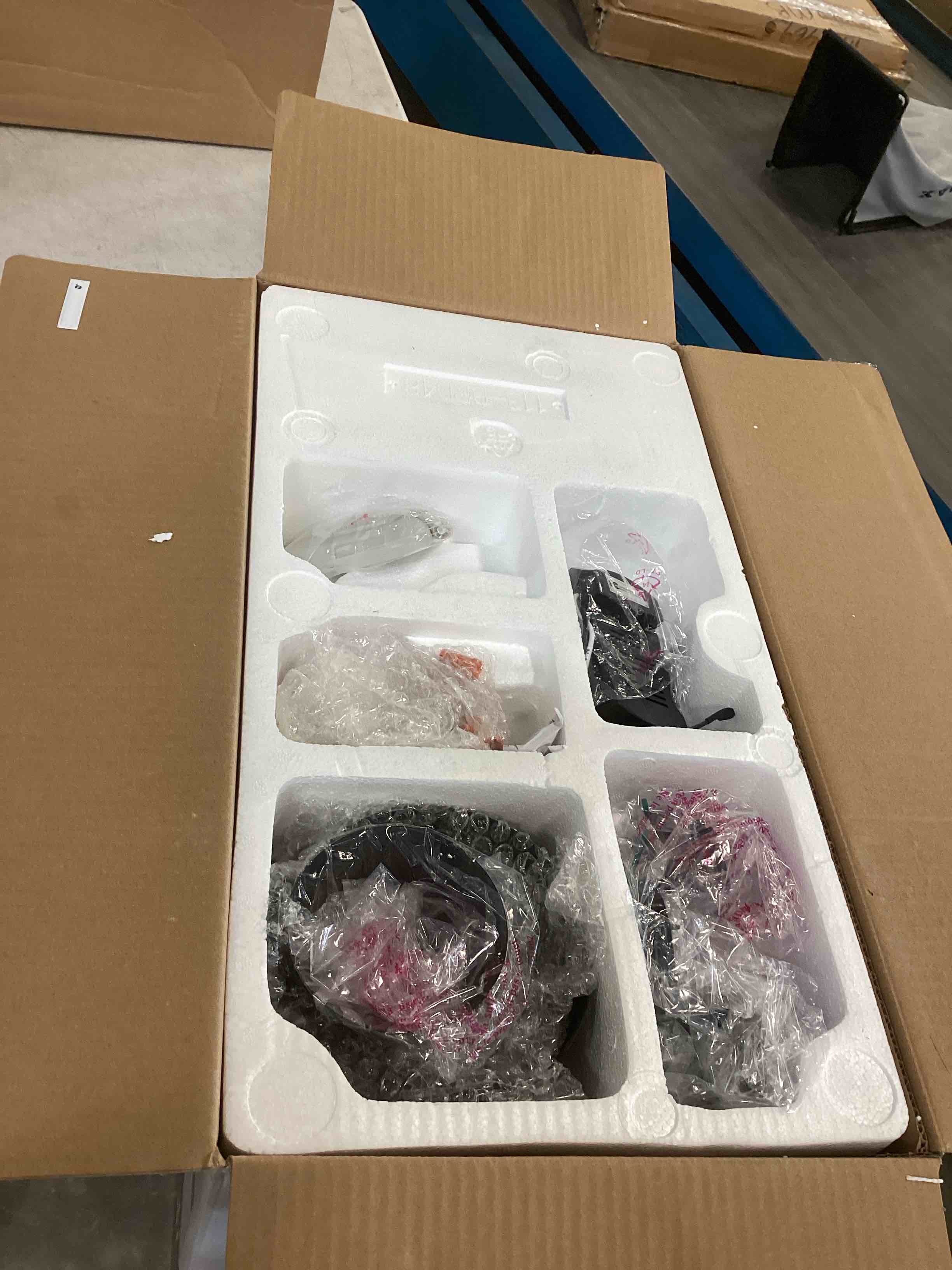 https://s3.amazonaws.com/lotting-images-prod/bidfta/TEA0491887_1729707280926.jpeg
