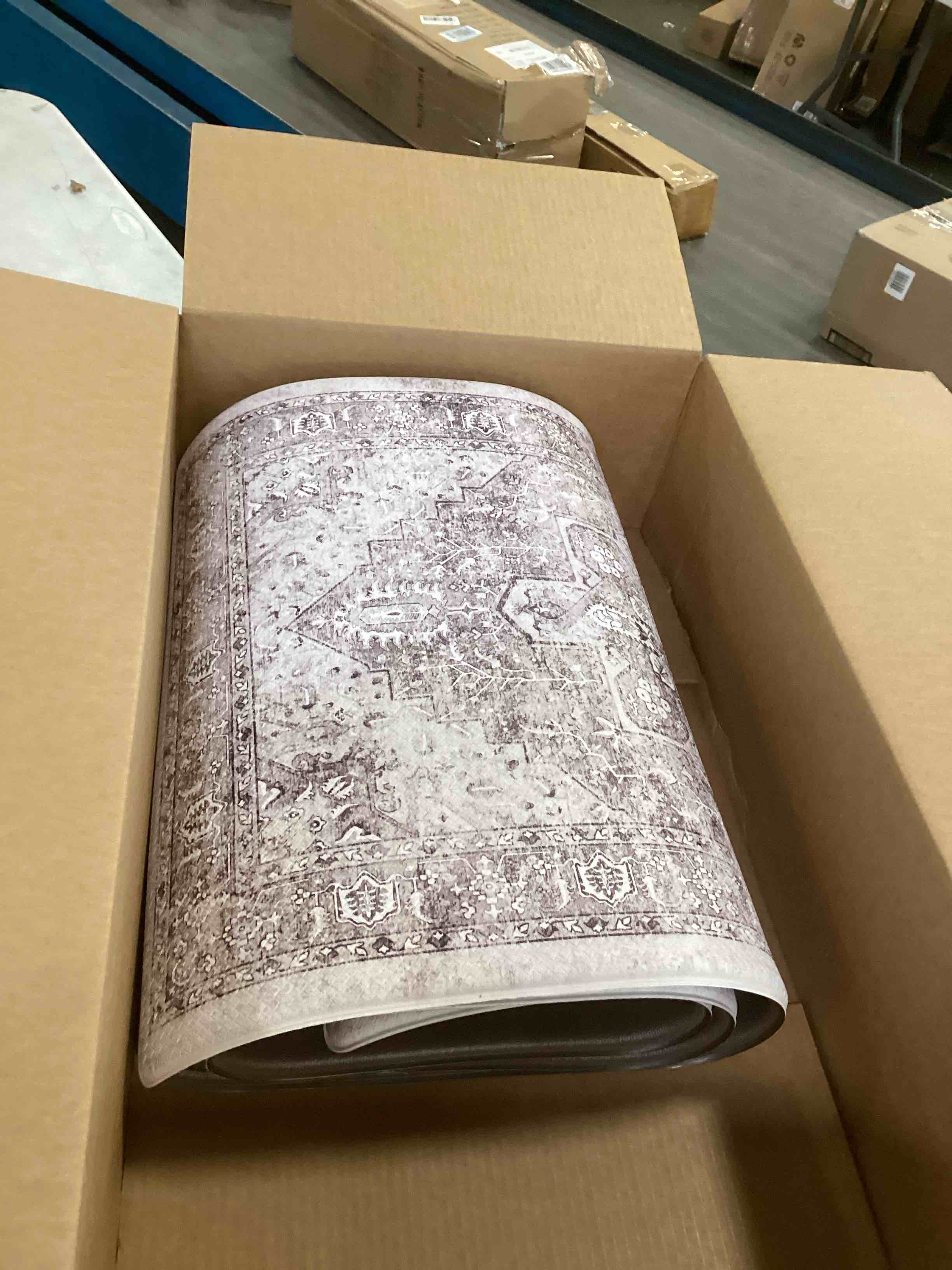 https://s3.amazonaws.com/lotting-images-prod/bidfta/TEA0491928_1729697723360.jpeg