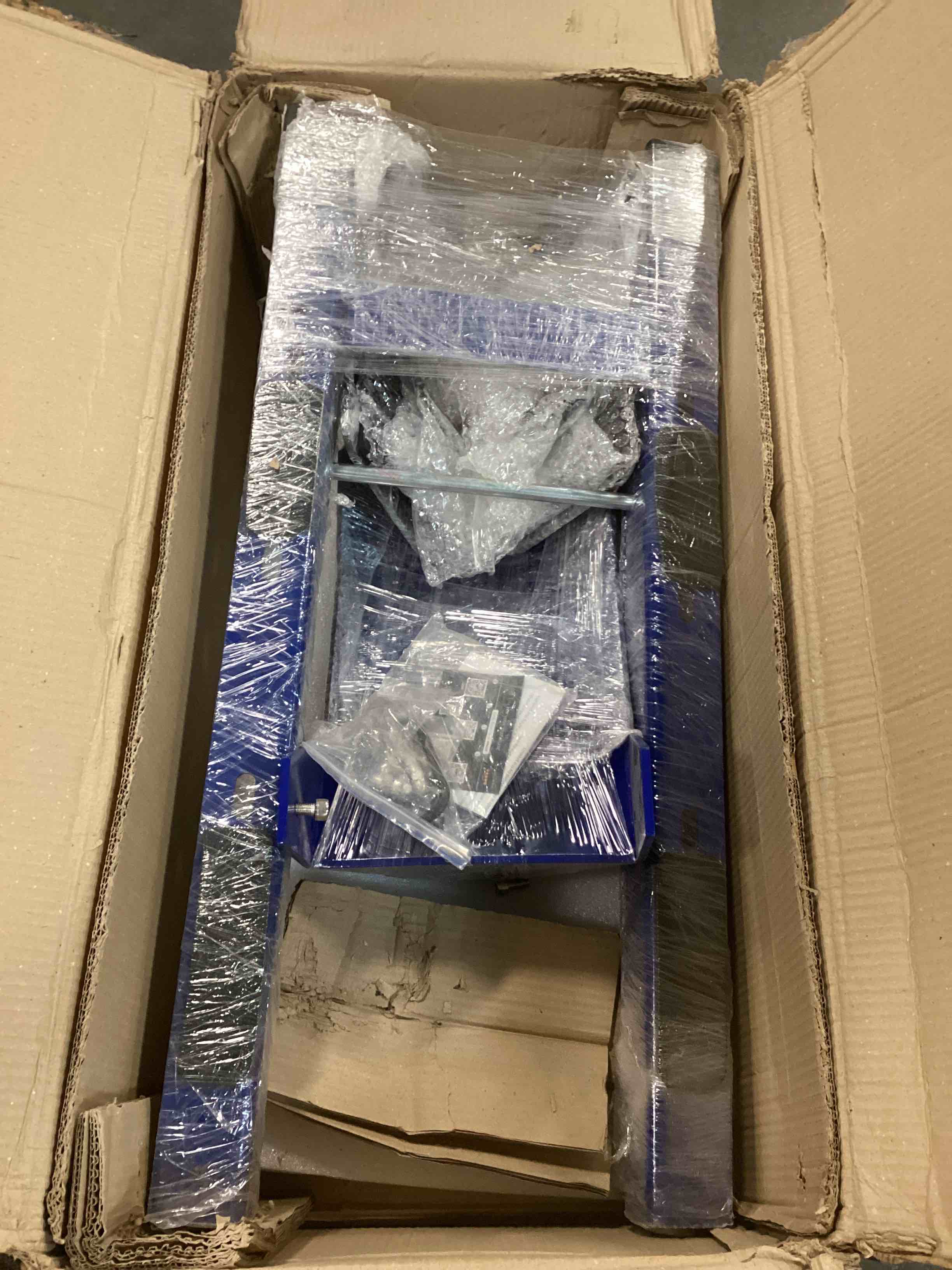 https://s3.amazonaws.com/lotting-images-prod/bidfta/TEA0492785_1730293397891.jpeg