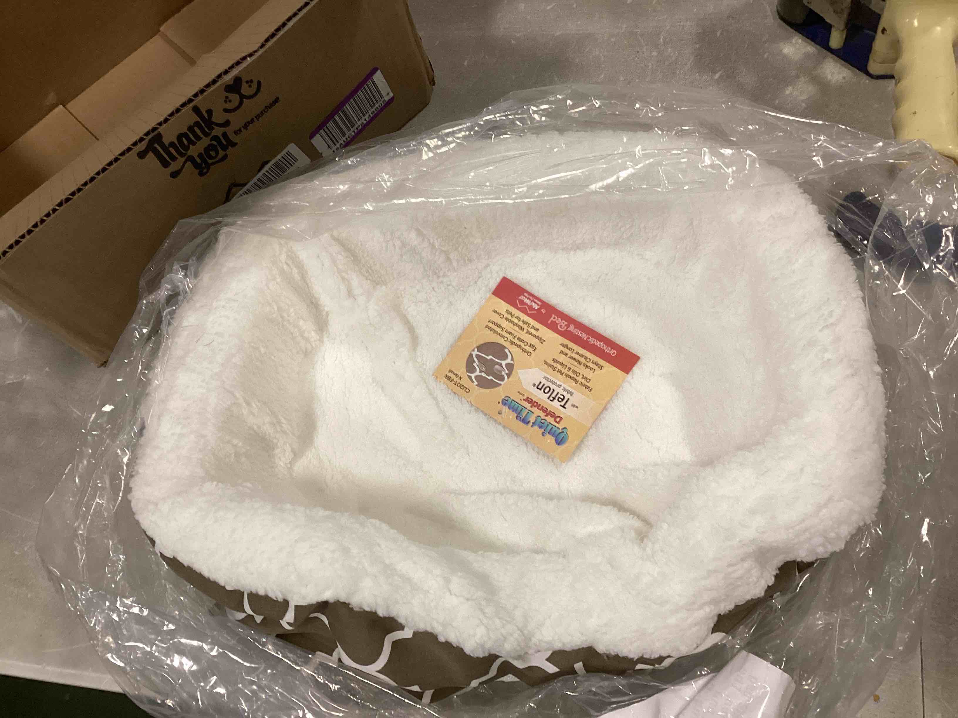 https://s3.amazonaws.com/lotting-images-prod/bidfta/TEA0493068_1730203820959.jpeg
