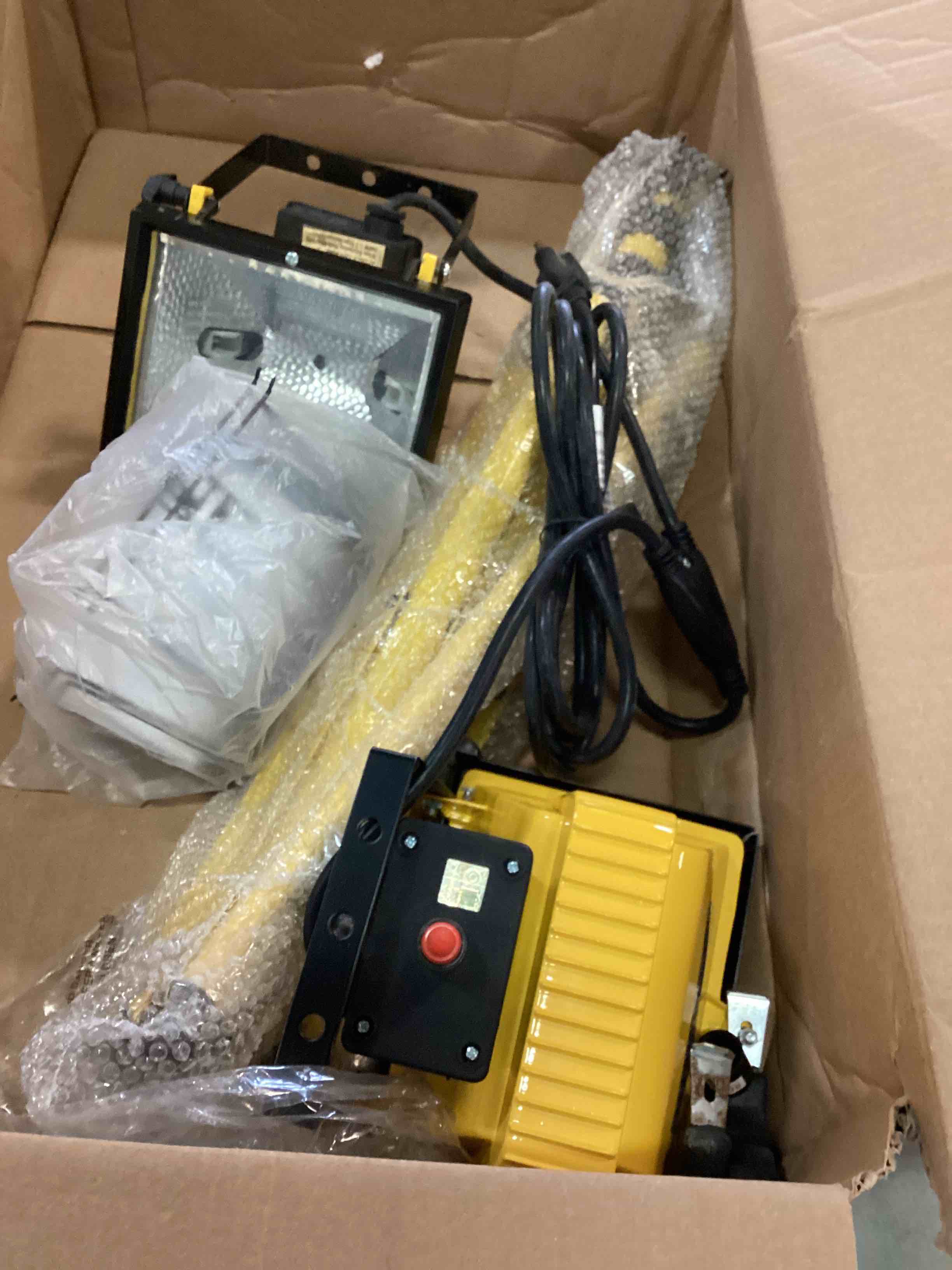 https://s3.amazonaws.com/lotting-images-prod/bidfta/TEA0493212_1730127636820.jpeg