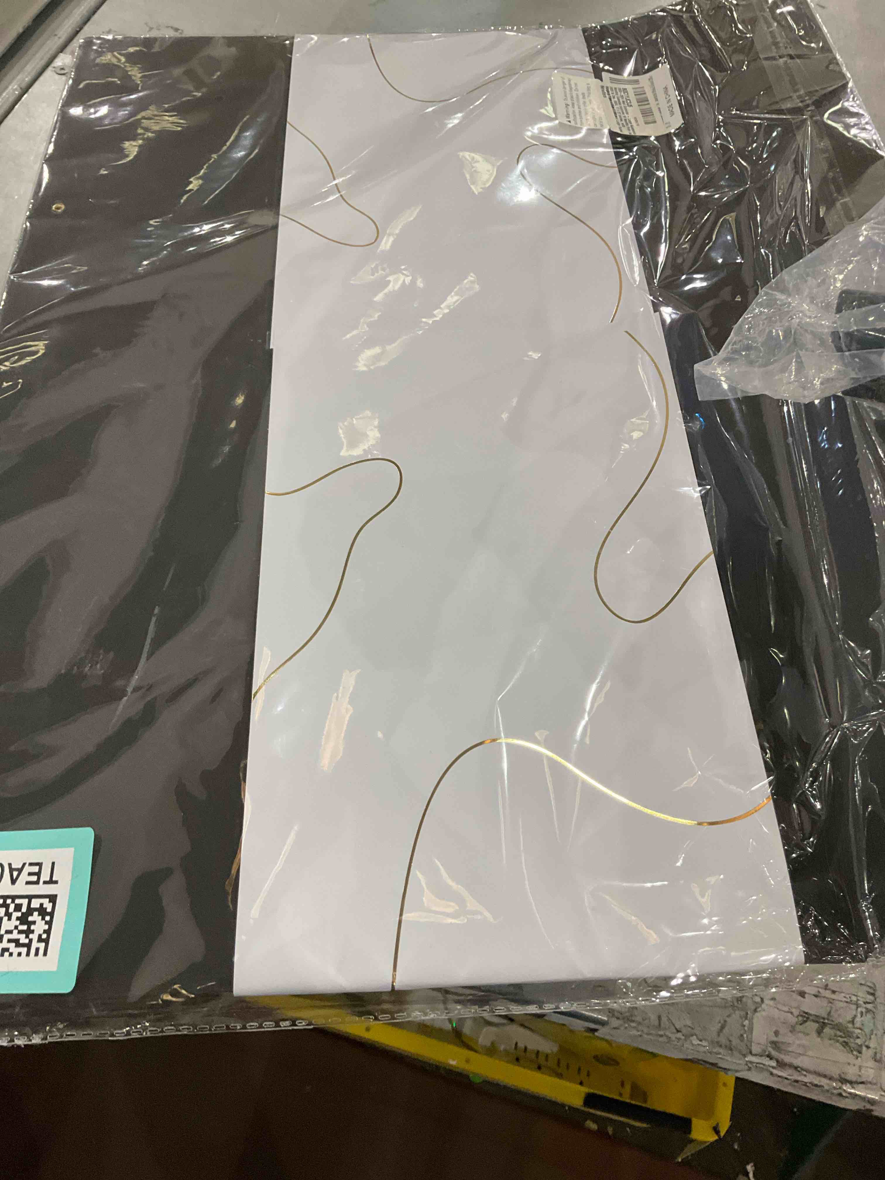 https://s3.amazonaws.com/lotting-images-prod/bidfta/TEA0496064_1742495035257.jpeg