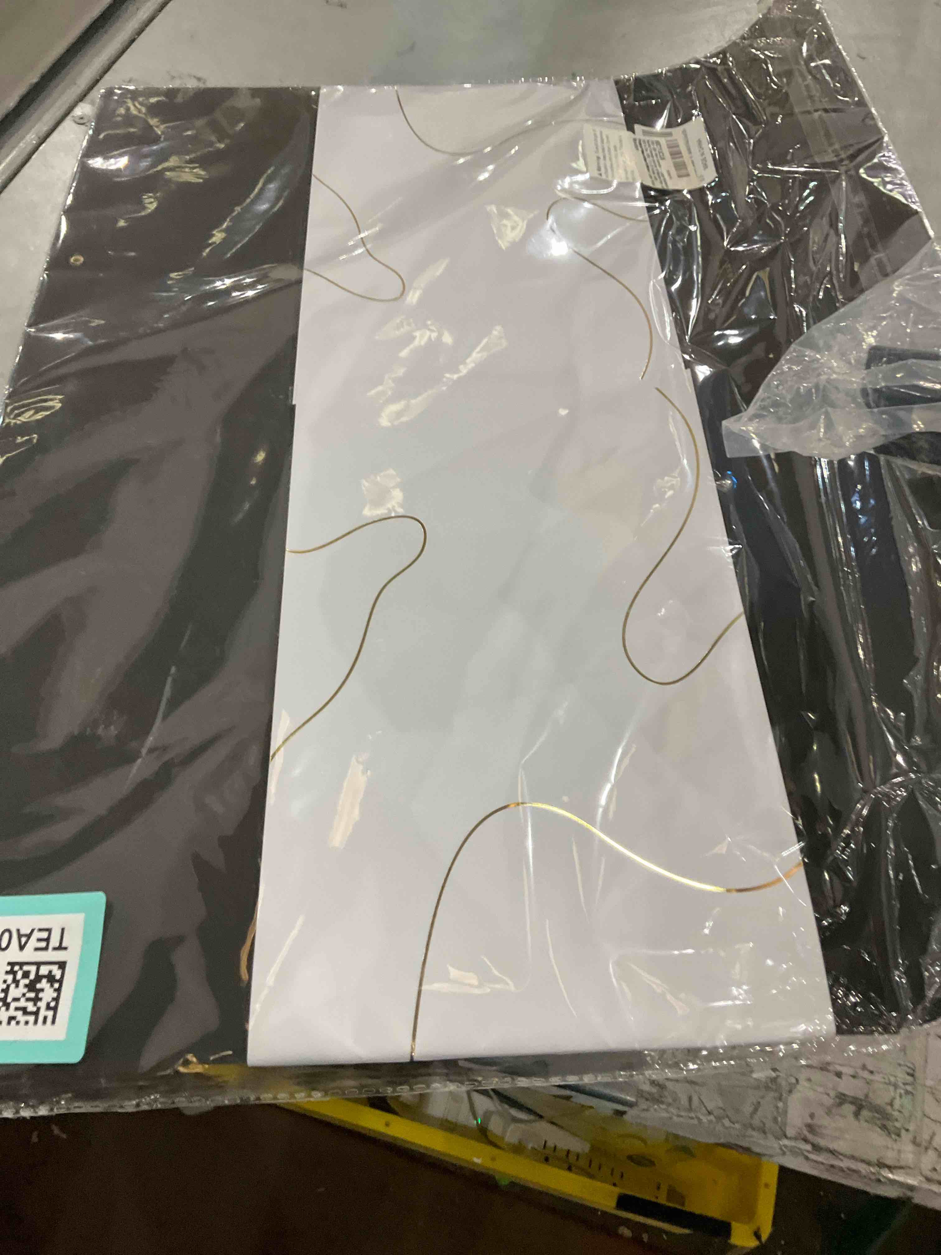 https://s3.amazonaws.com/lotting-images-prod/bidfta/TEA0496064_1742495036588.jpeg