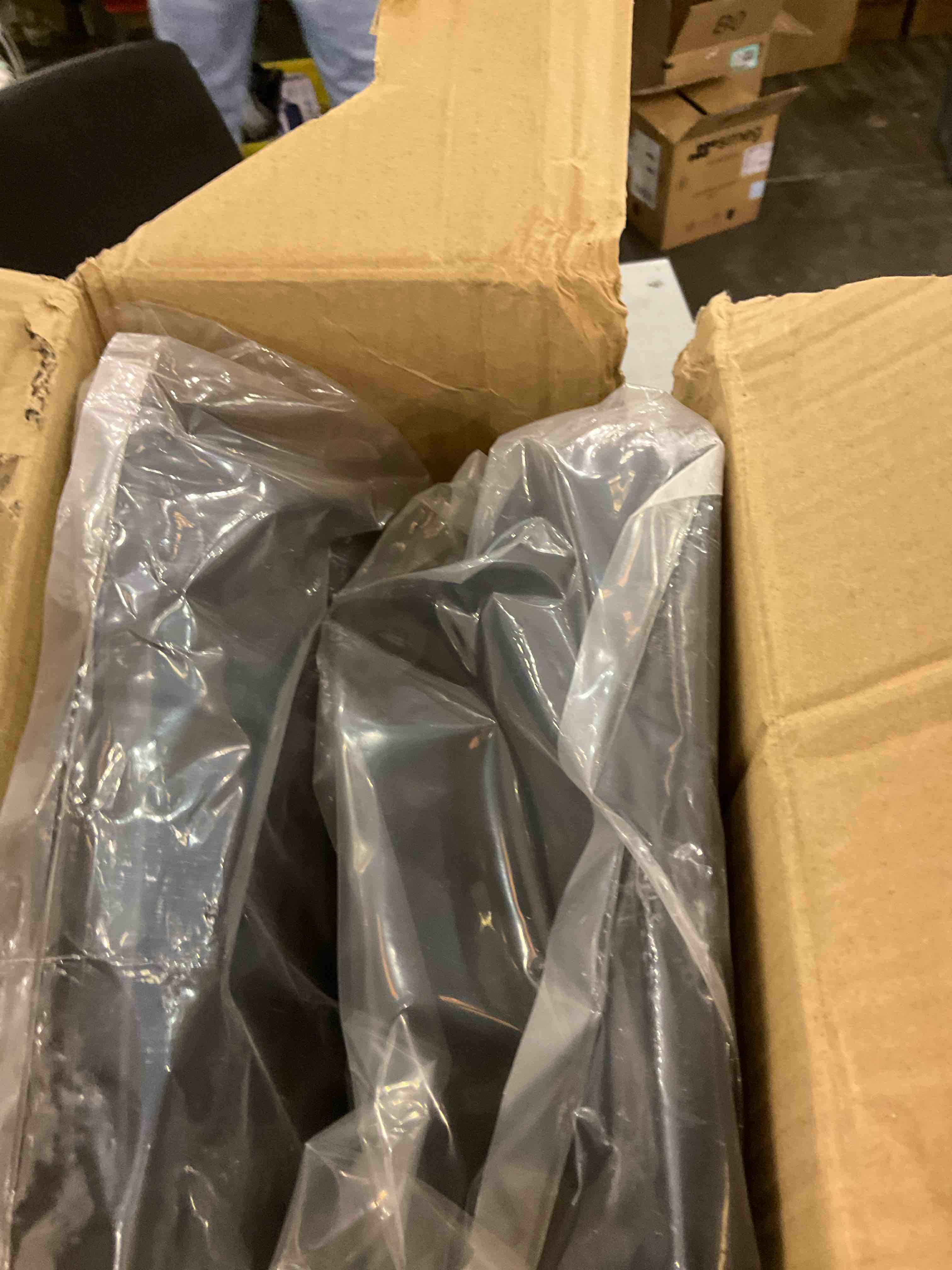https://s3.amazonaws.com/lotting-images-prod/bidfta/TEA0496231_1742485417123.jpeg