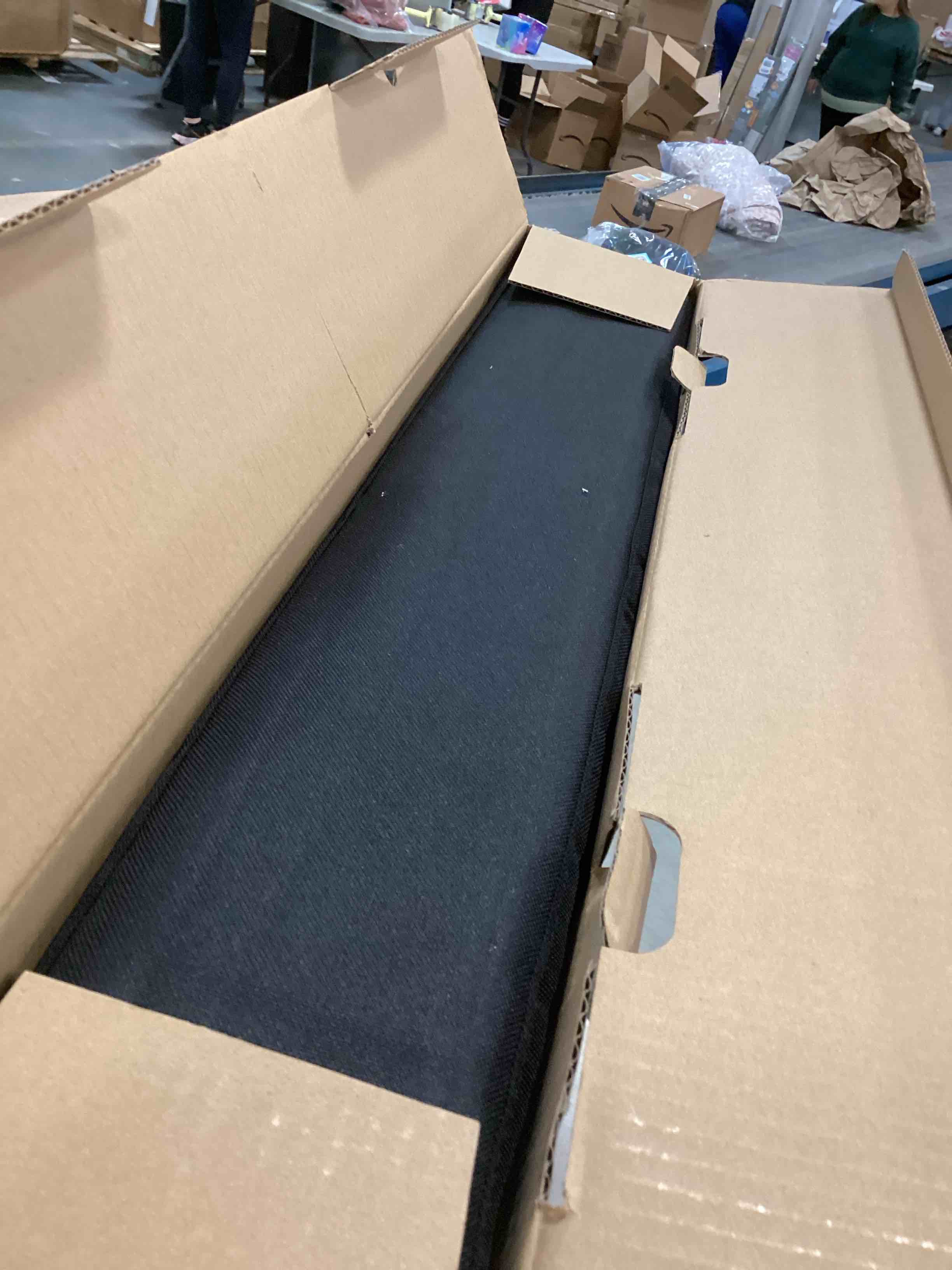 https://s3.amazonaws.com/lotting-images-prod/bidfta/TEA0498249_1731524016372.jpeg