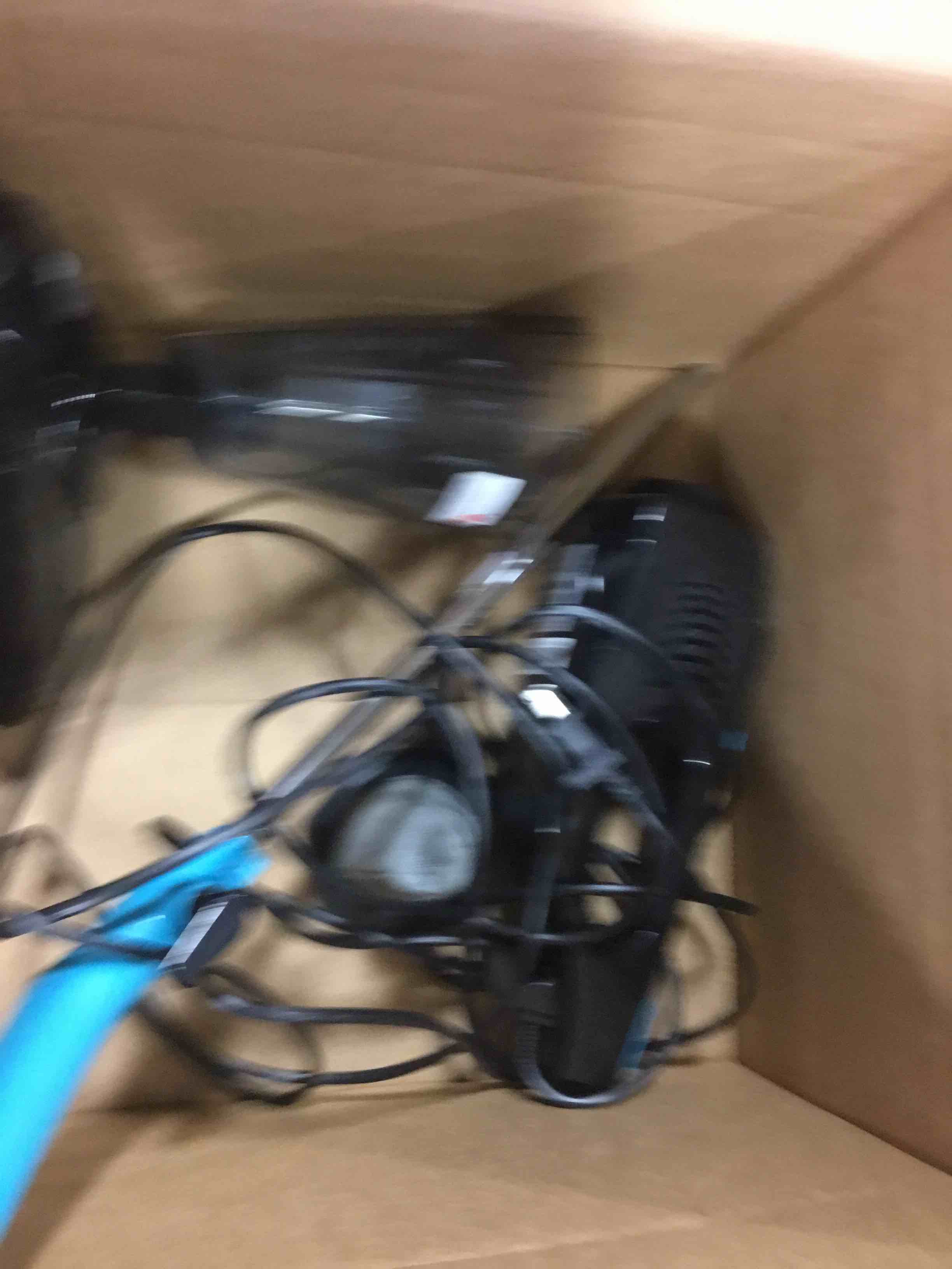 https://s3.amazonaws.com/lotting-images-prod/bidfta/TEA0501932_1729539164956.jpeg