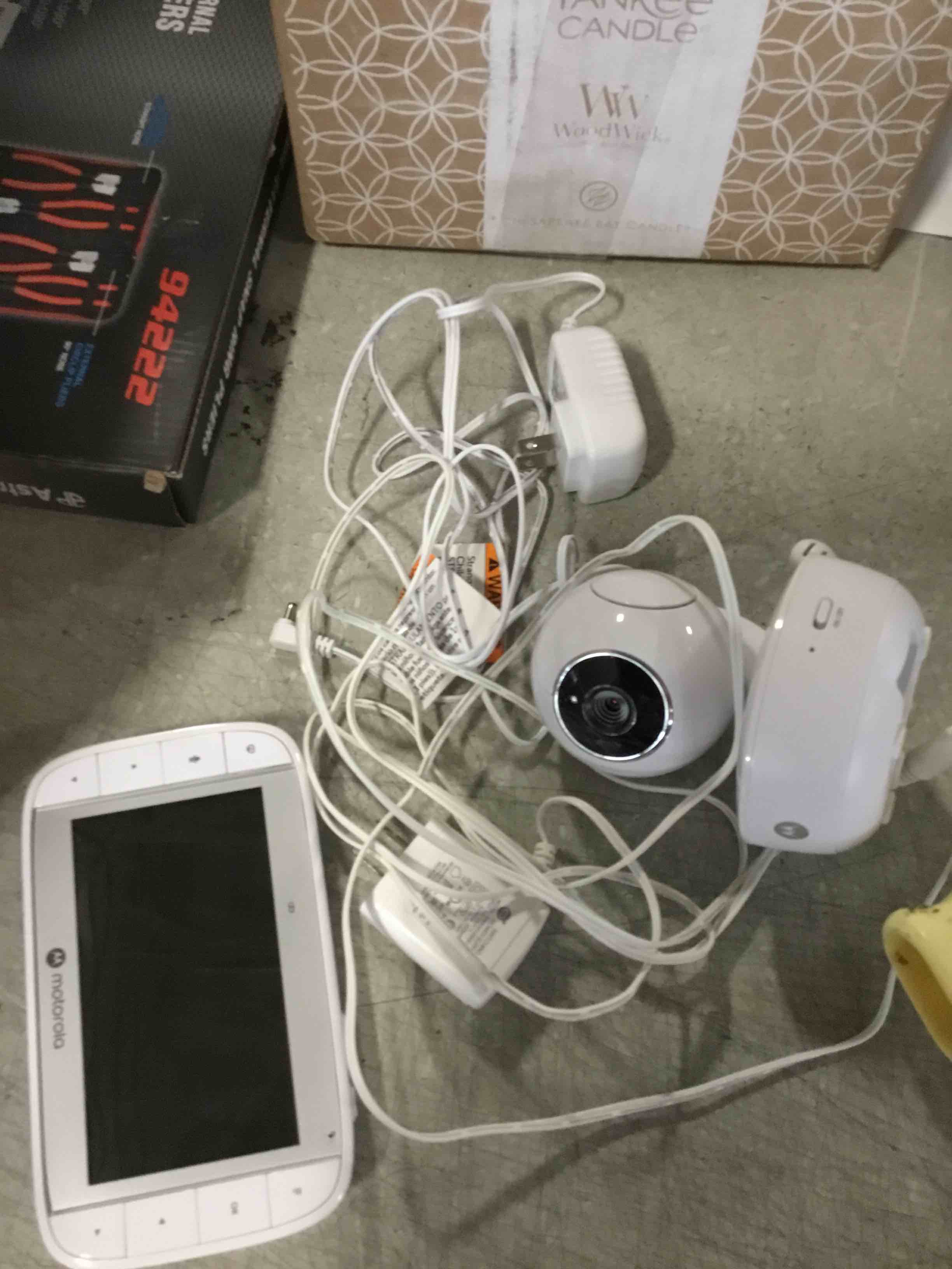 https://s3.amazonaws.com/lotting-images-prod/bidfta/TEA0502215_1729688505704.jpeg
