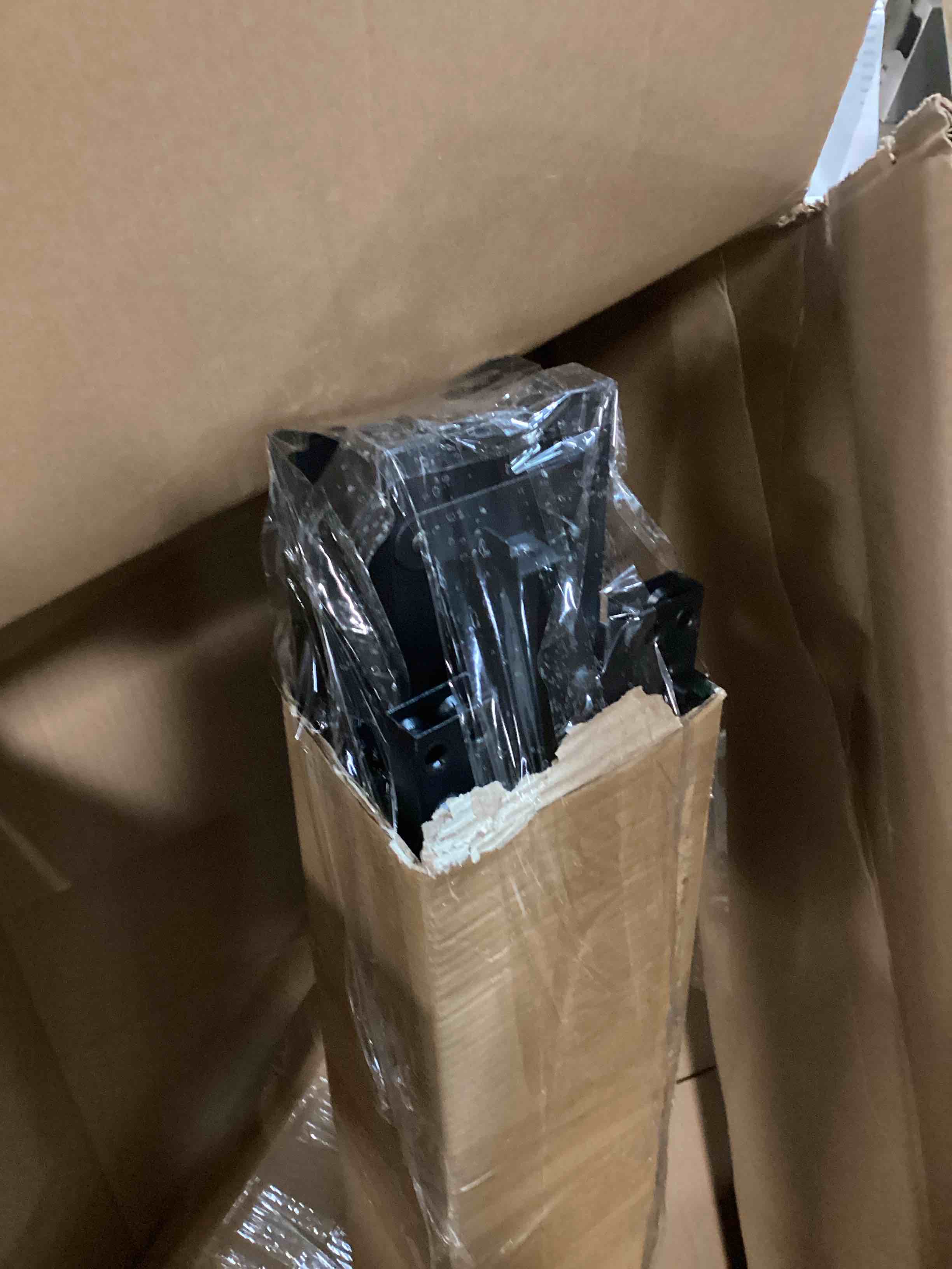 https://s3.amazonaws.com/lotting-images-prod/bidfta/TEA0504605_1732551786114.jpeg