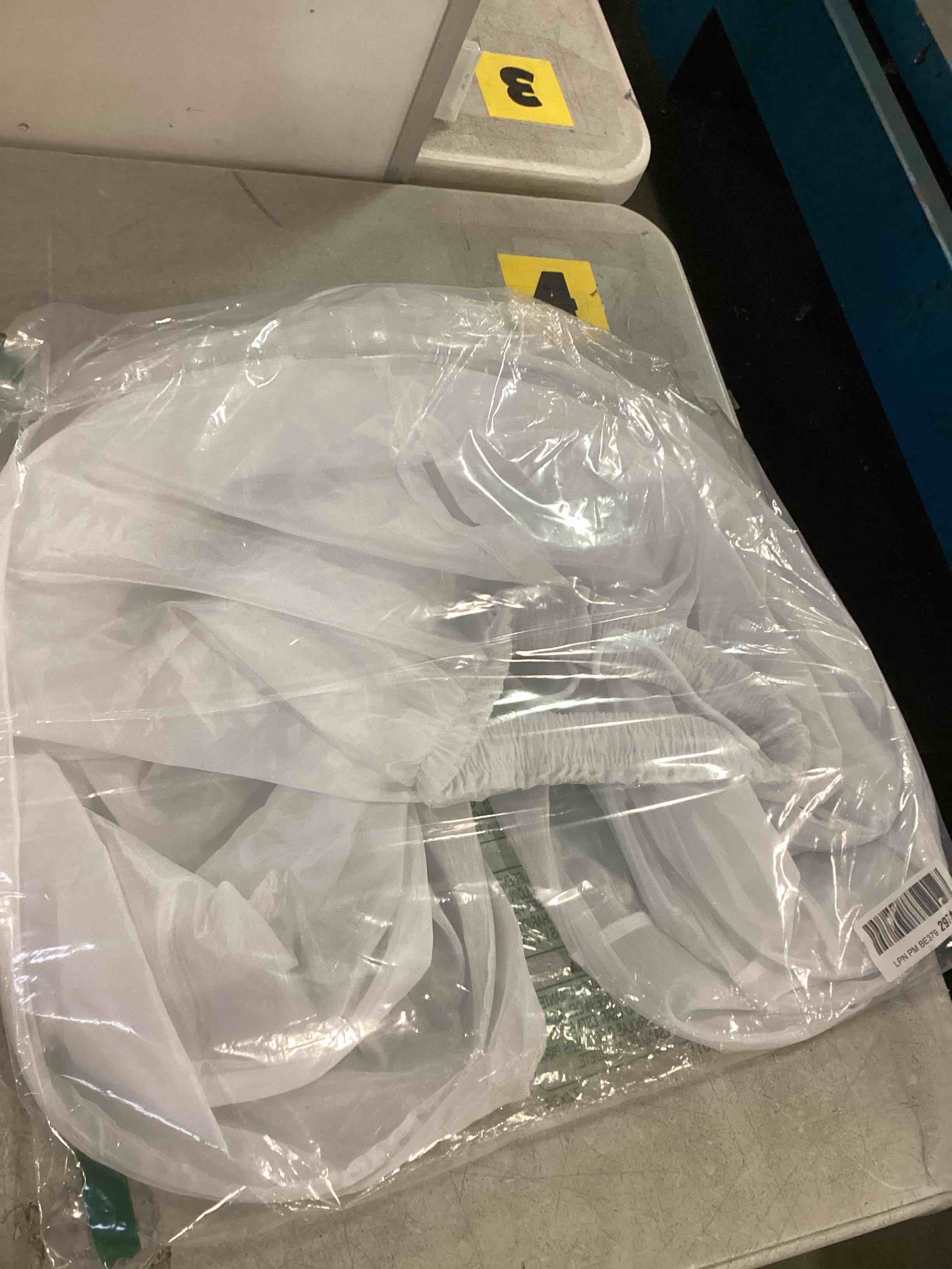 https://s3.amazonaws.com/lotting-images-prod/bidfta/TEA0505371_1732135808145.jpeg