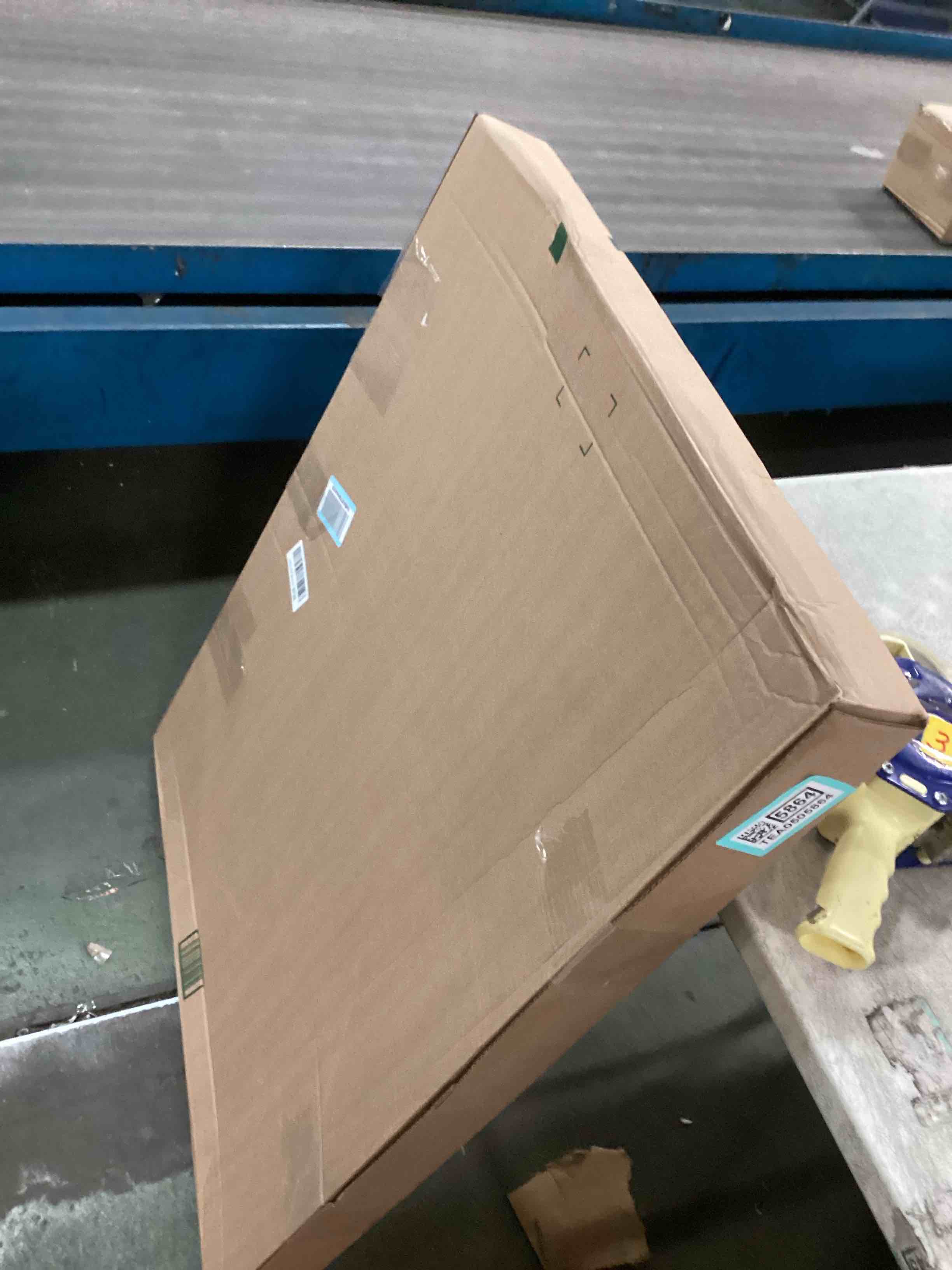 https://s3.amazonaws.com/lotting-images-prod/bidfta/TEA0505864_1732022215803.jpeg