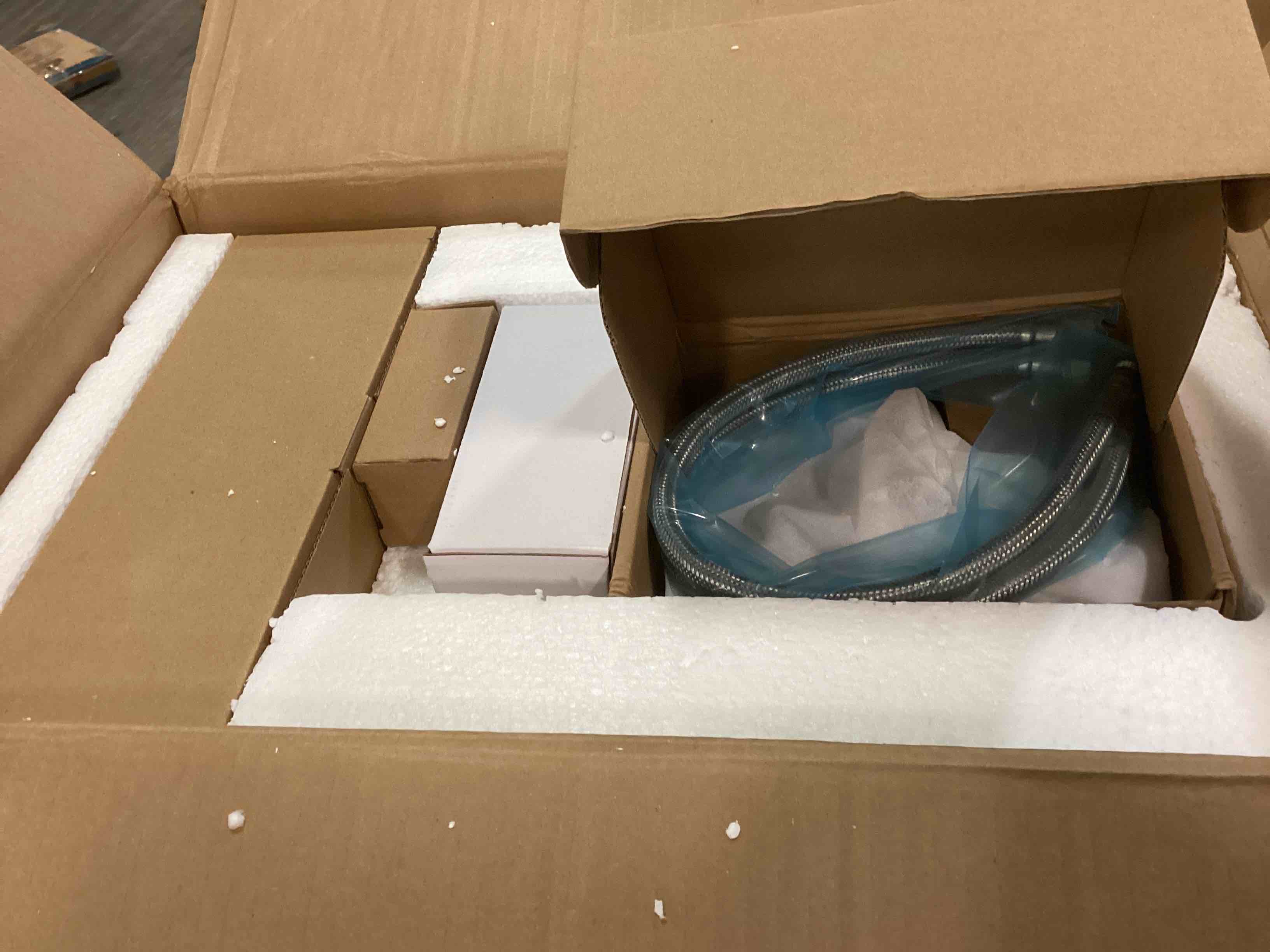 https://s3.amazonaws.com/lotting-images-prod/bidfta/TEA0507037_1732117886165.jpeg
