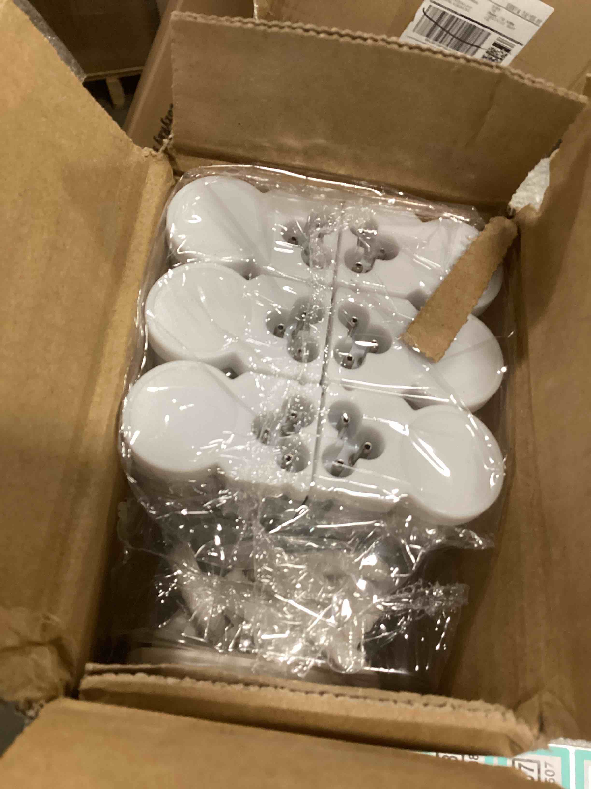 https://s3.amazonaws.com/lotting-images-prod/bidfta/TEA0507510_1731702505067.jpeg