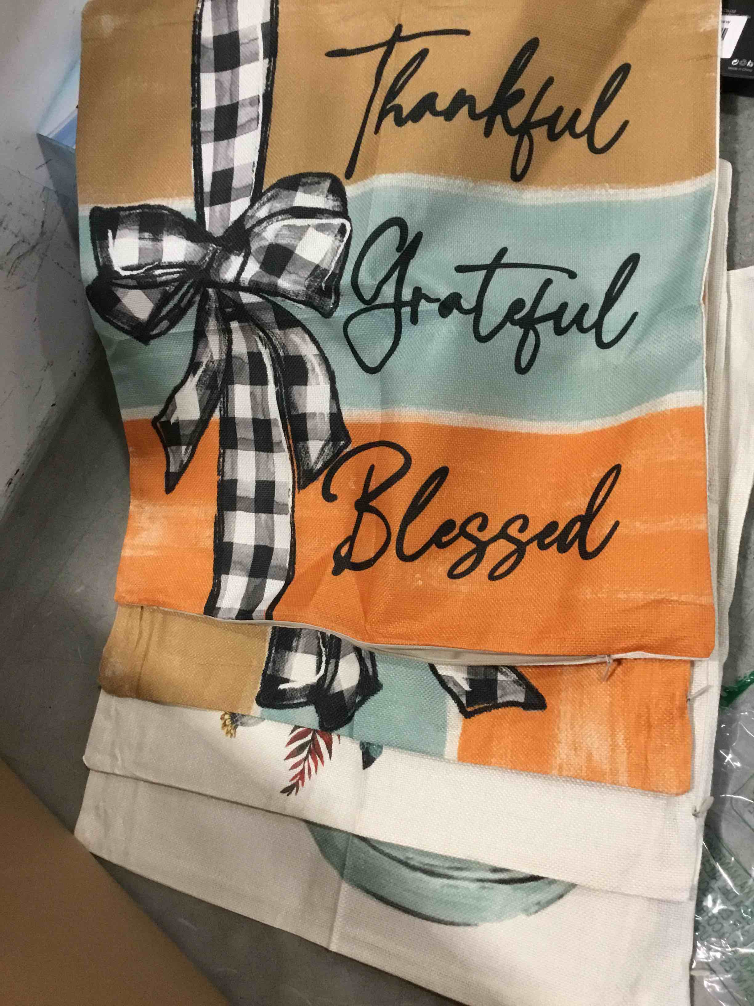 https://s3.amazonaws.com/lotting-images-prod/bidfta/TEA0512906_1732113002398.jpeg