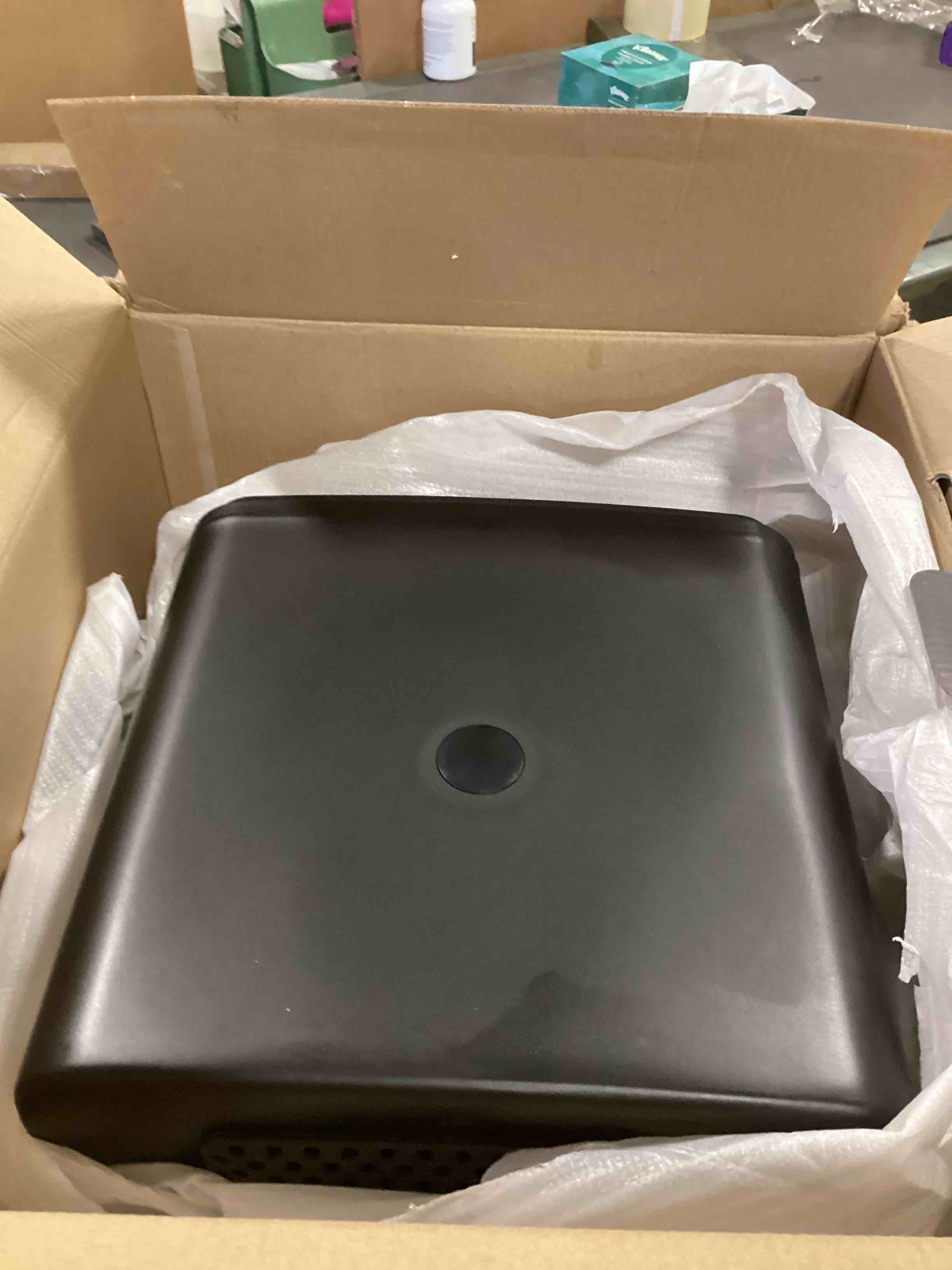https://s3.amazonaws.com/lotting-images-prod/bidfta/TEA0516347_1732027572007.jpeg