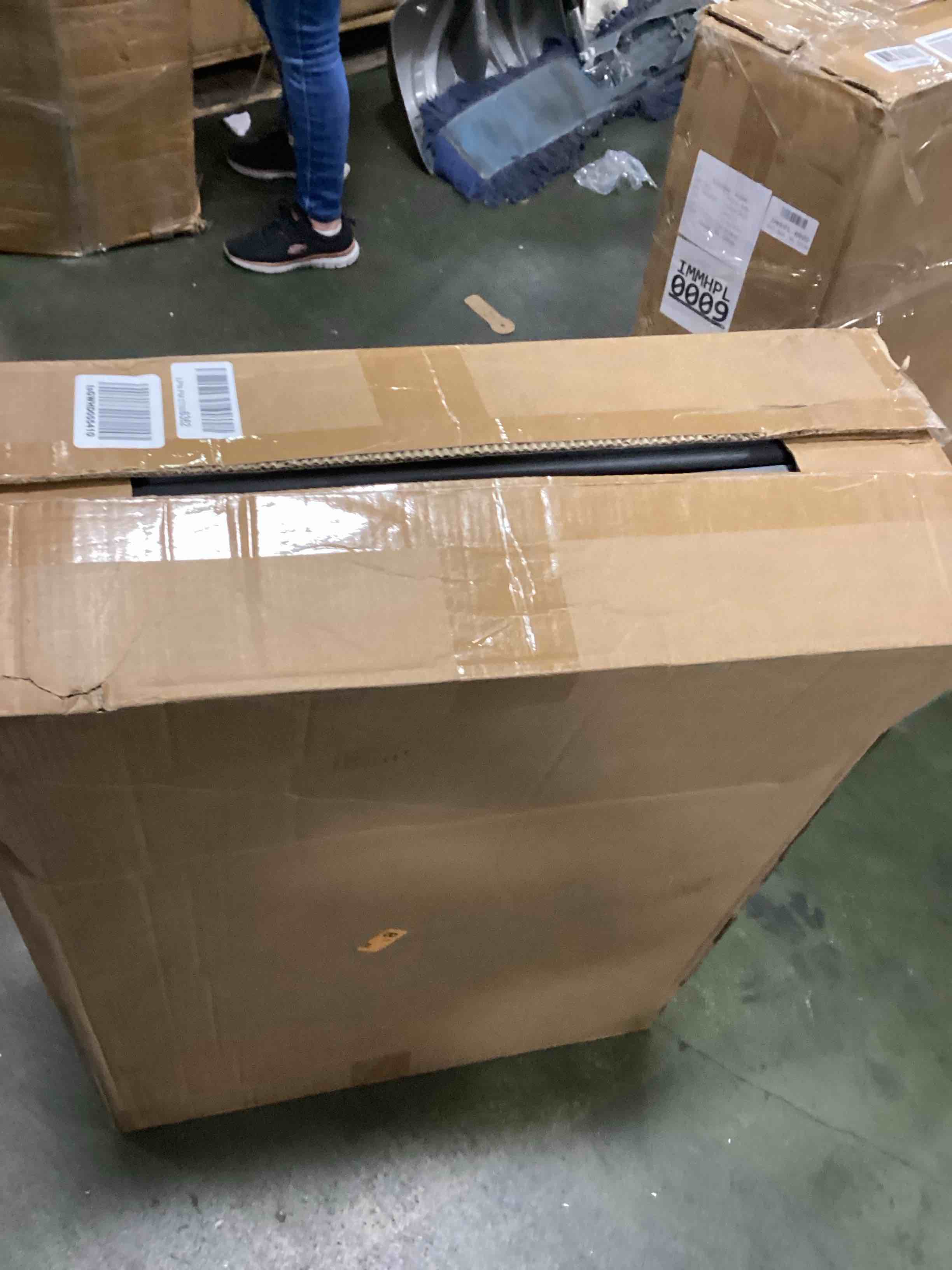 https://s3.amazonaws.com/lotting-images-prod/bidfta/TEA0525003_1732055678752.jpeg