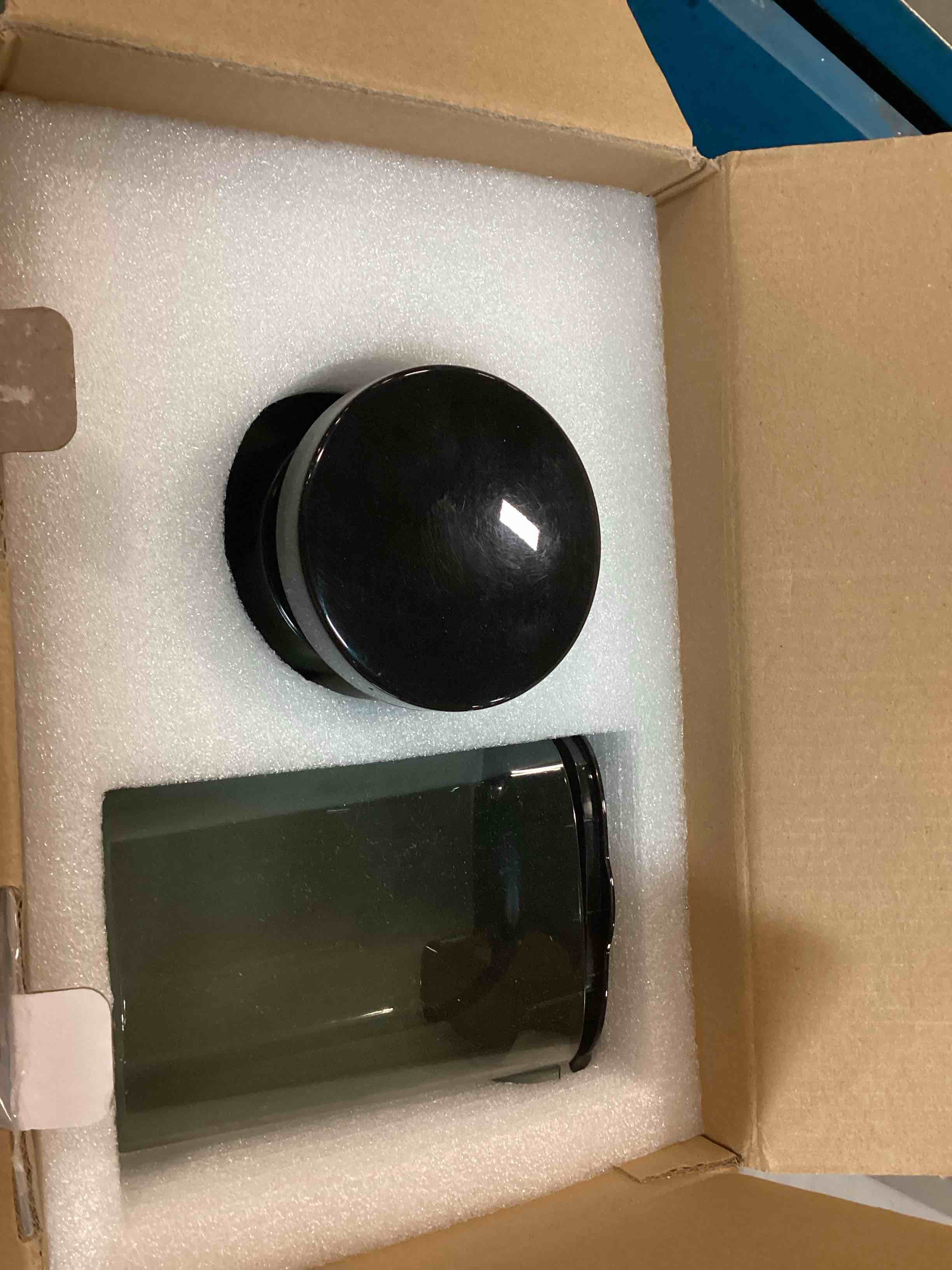 https://s3.amazonaws.com/lotting-images-prod/bidfta/TEA0525960_1731130333666.jpeg