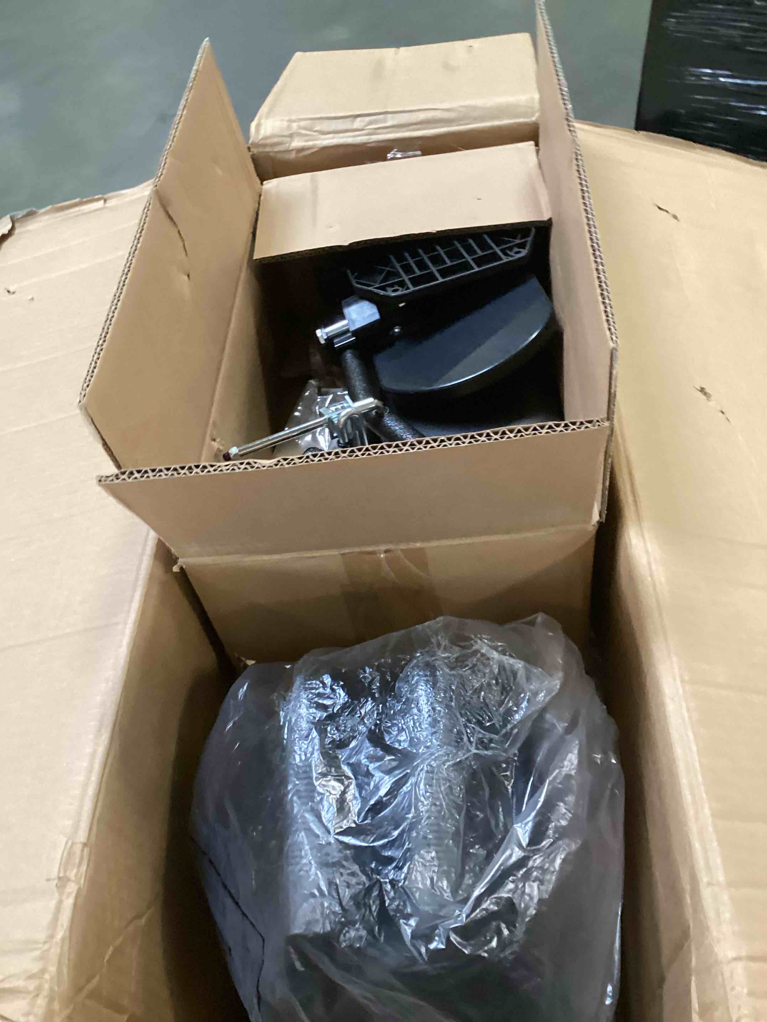 https://s3.amazonaws.com/lotting-images-prod/bidfta/TEA0535778_1729793951515.jpeg