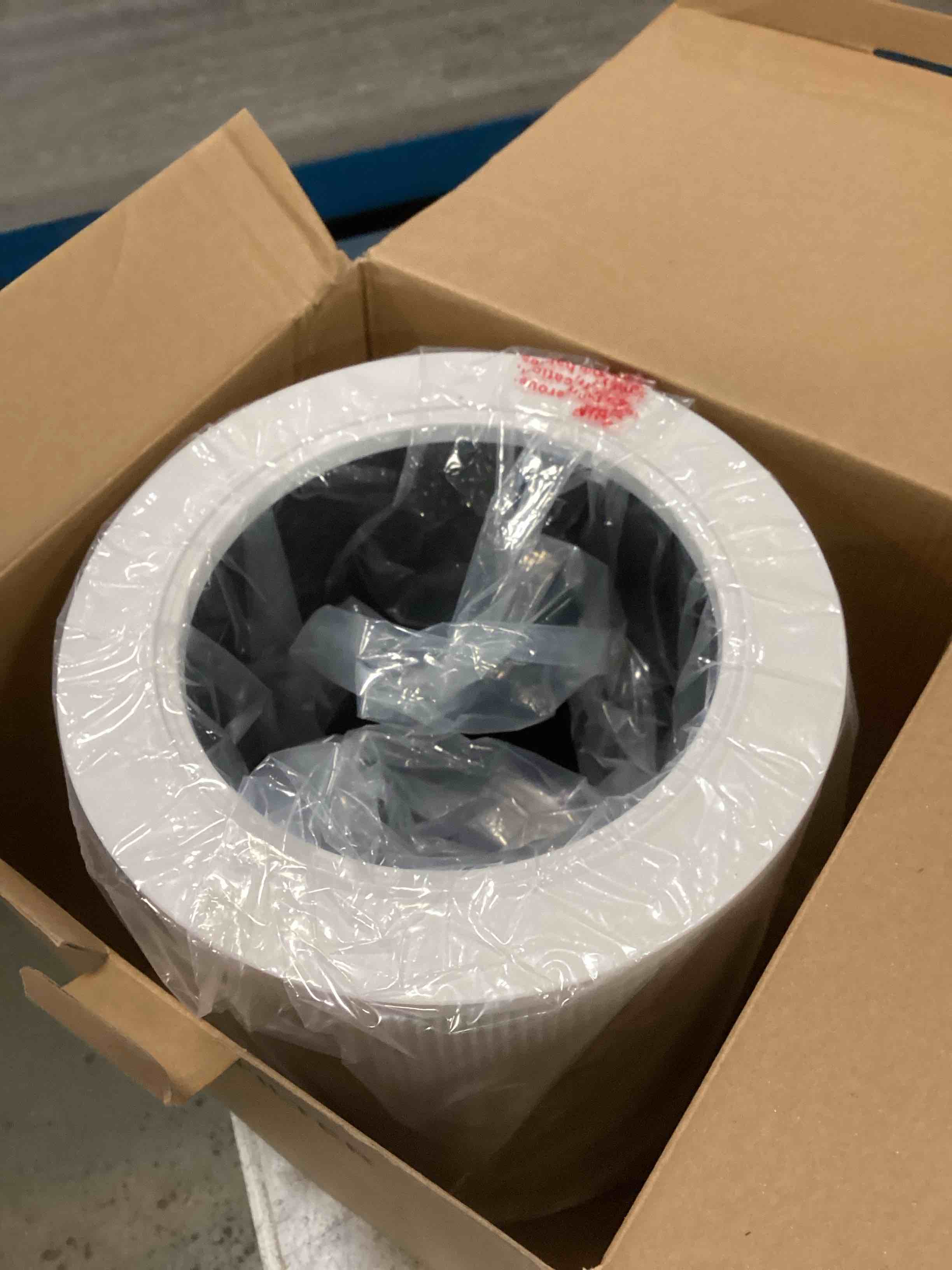https://s3.amazonaws.com/lotting-images-prod/bidfta/TEA0542498_1732285794338.jpeg