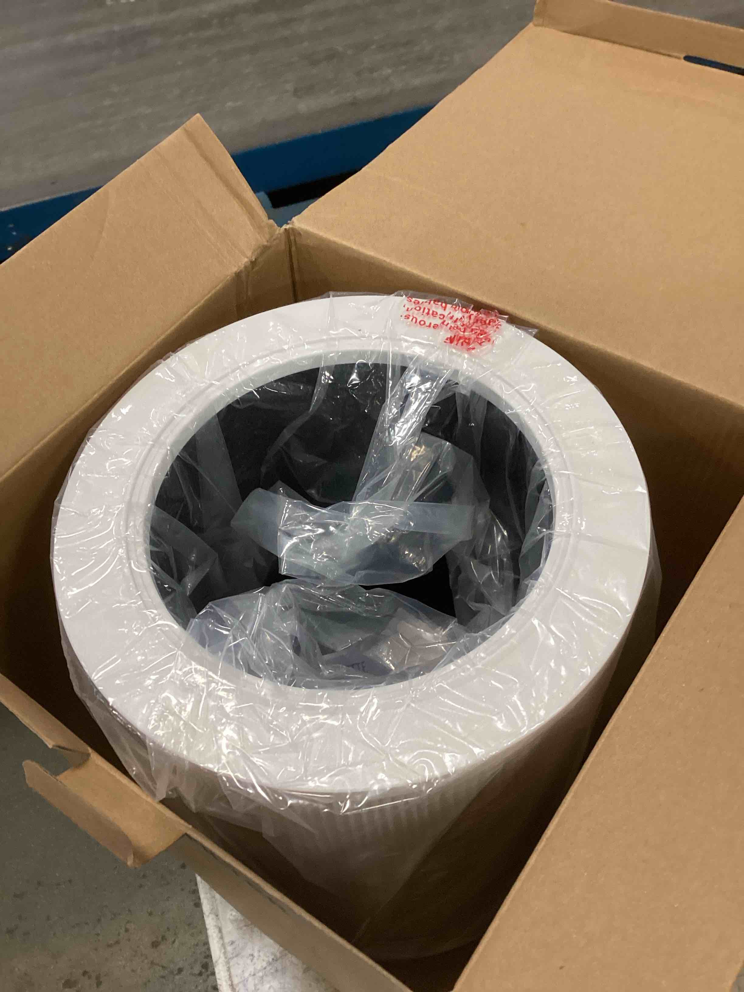 https://s3.amazonaws.com/lotting-images-prod/bidfta/TEA0542498_1732285795062.jpeg