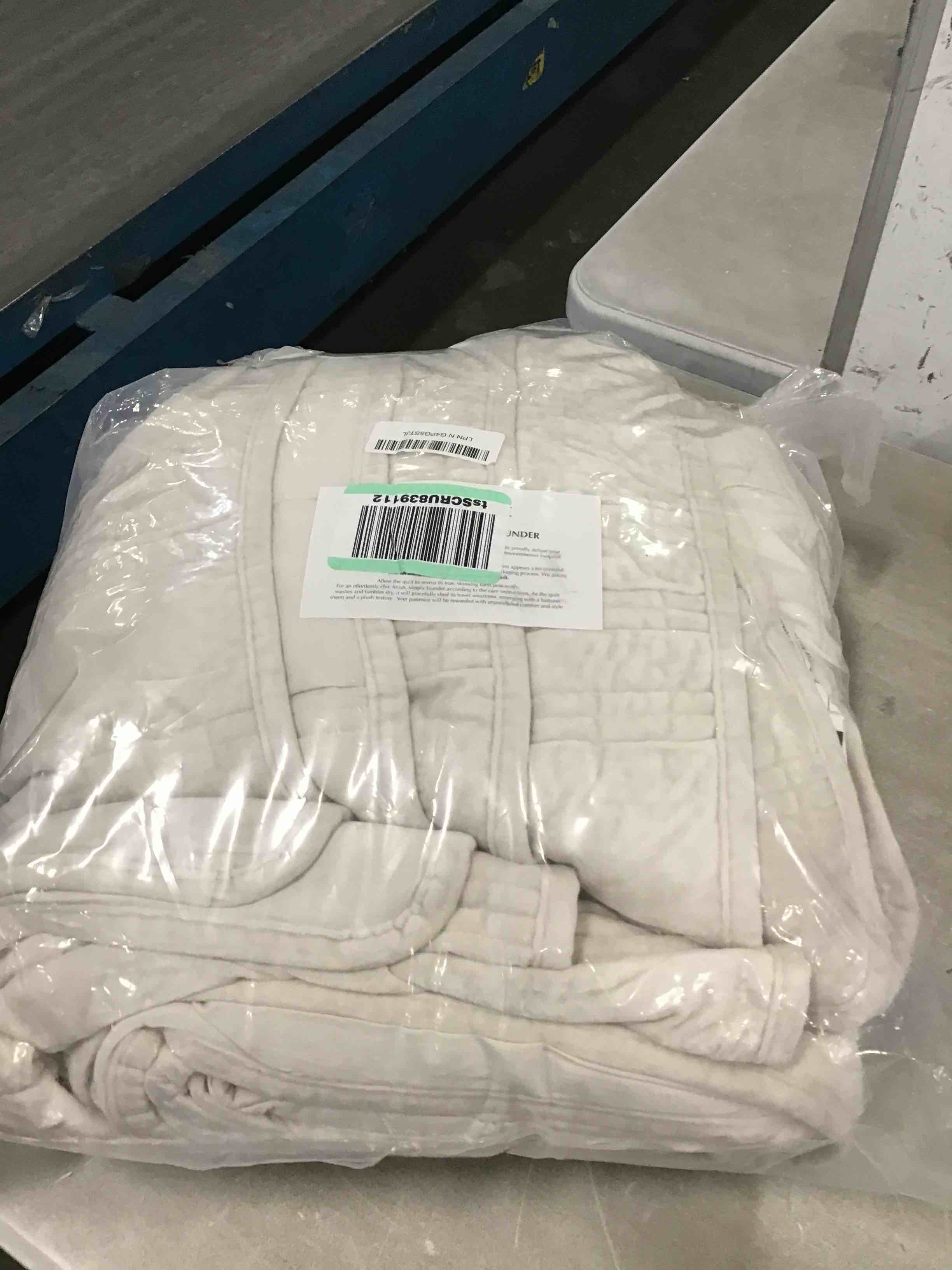 https://s3.amazonaws.com/lotting-images-prod/bidfta/TEA0549849_1730149564000.jpeg