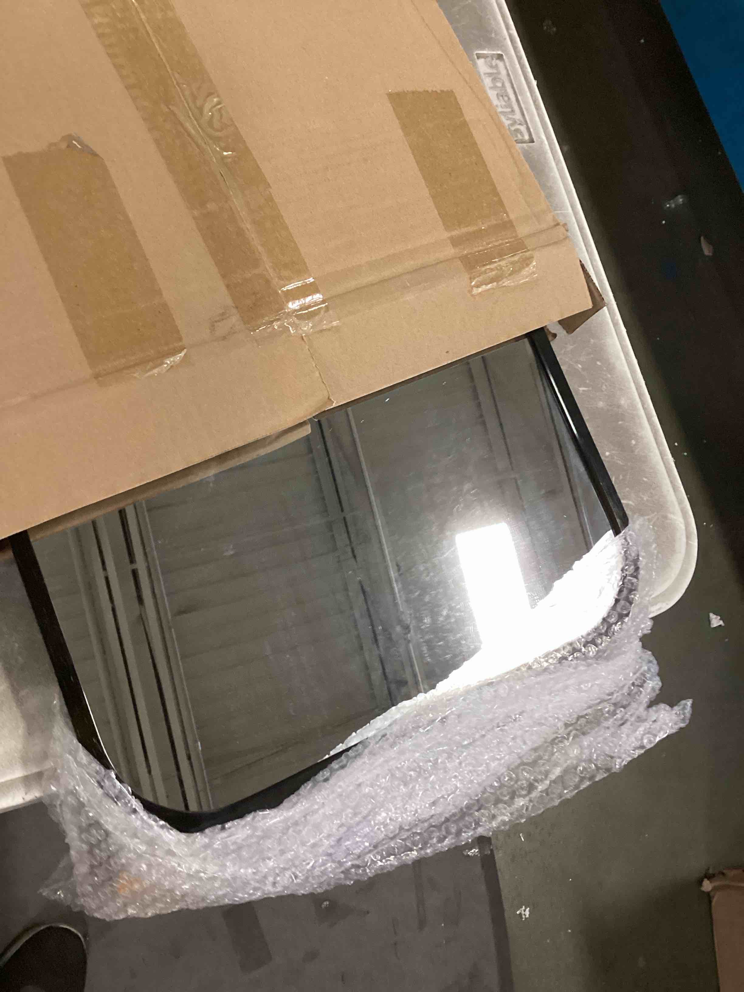 https://s3.amazonaws.com/lotting-images-prod/bidfta/TEA0569168_1731420377565.jpeg