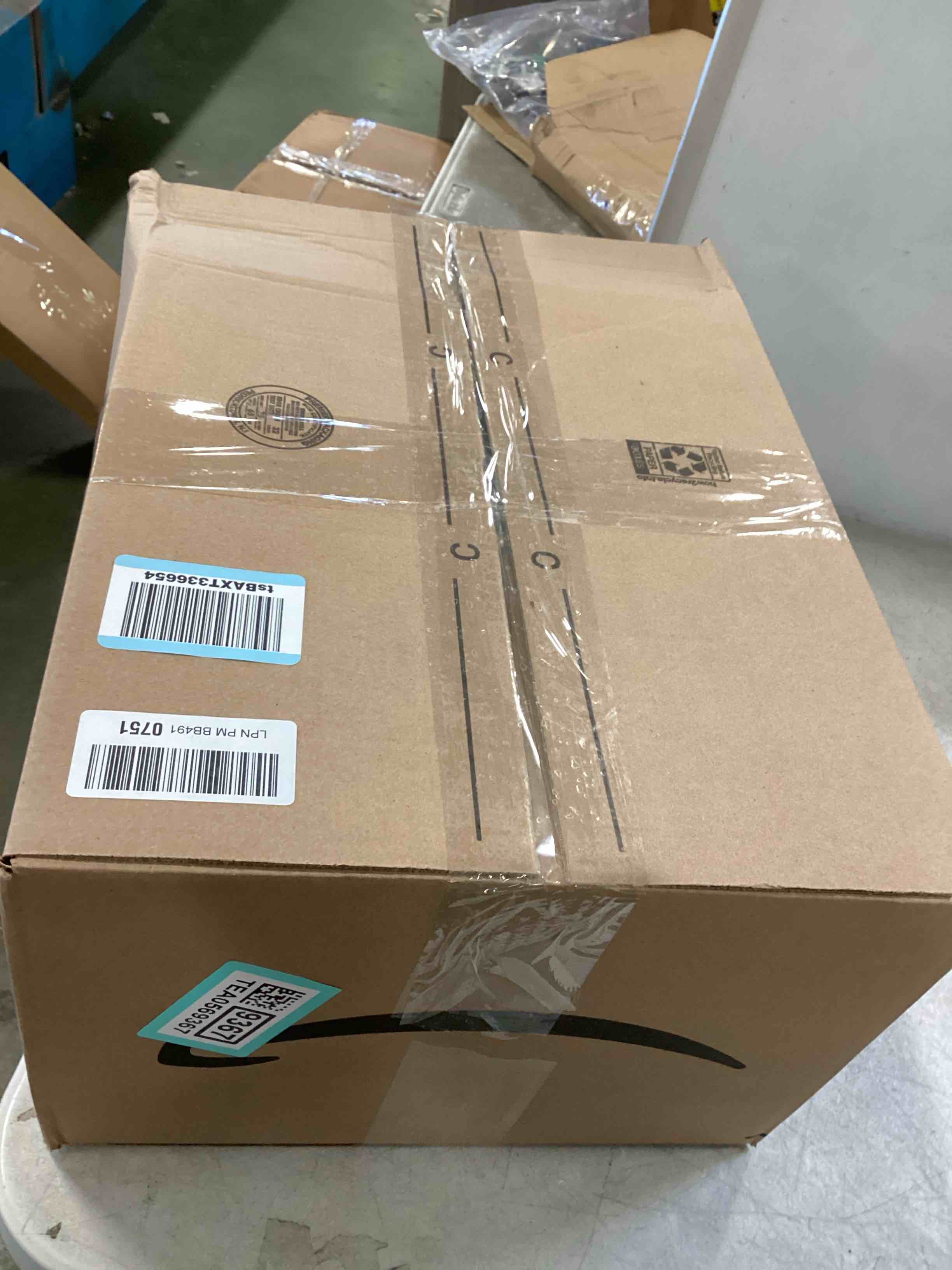 https://s3.amazonaws.com/lotting-images-prod/bidfta/TEA0569367_1731340964452.jpeg