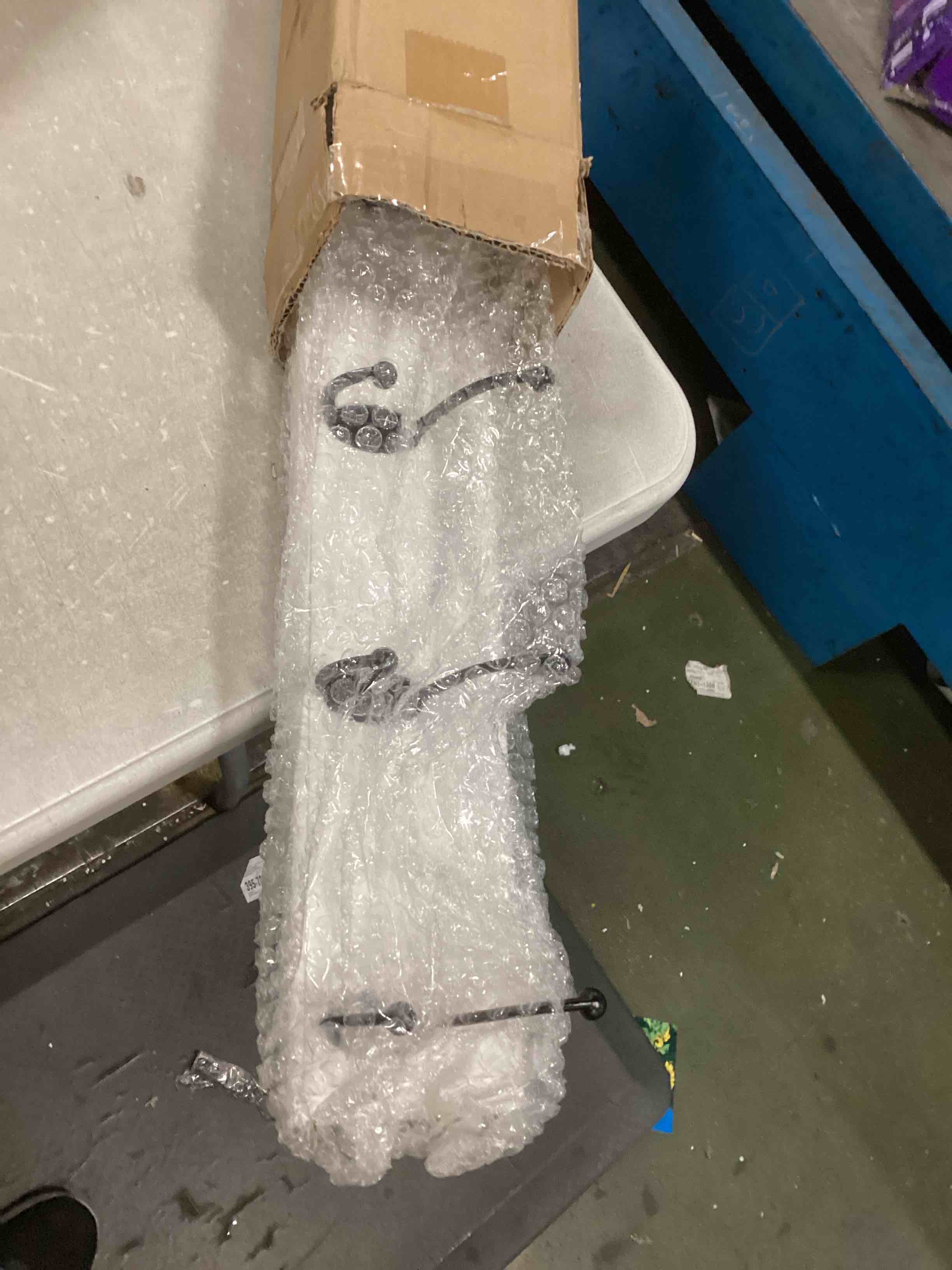 https://s3.amazonaws.com/lotting-images-prod/bidfta/TEA0569546_1731170434570.jpeg