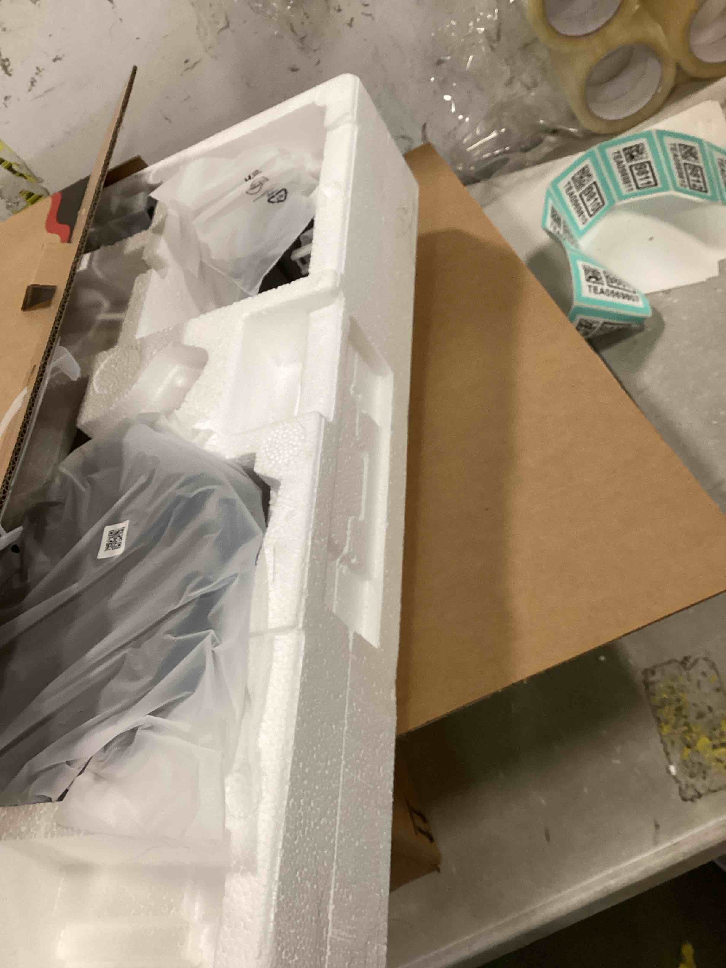 https://s3.amazonaws.com/lotting-images-prod/bidfta/TEA0569815_1731162357224.jpeg