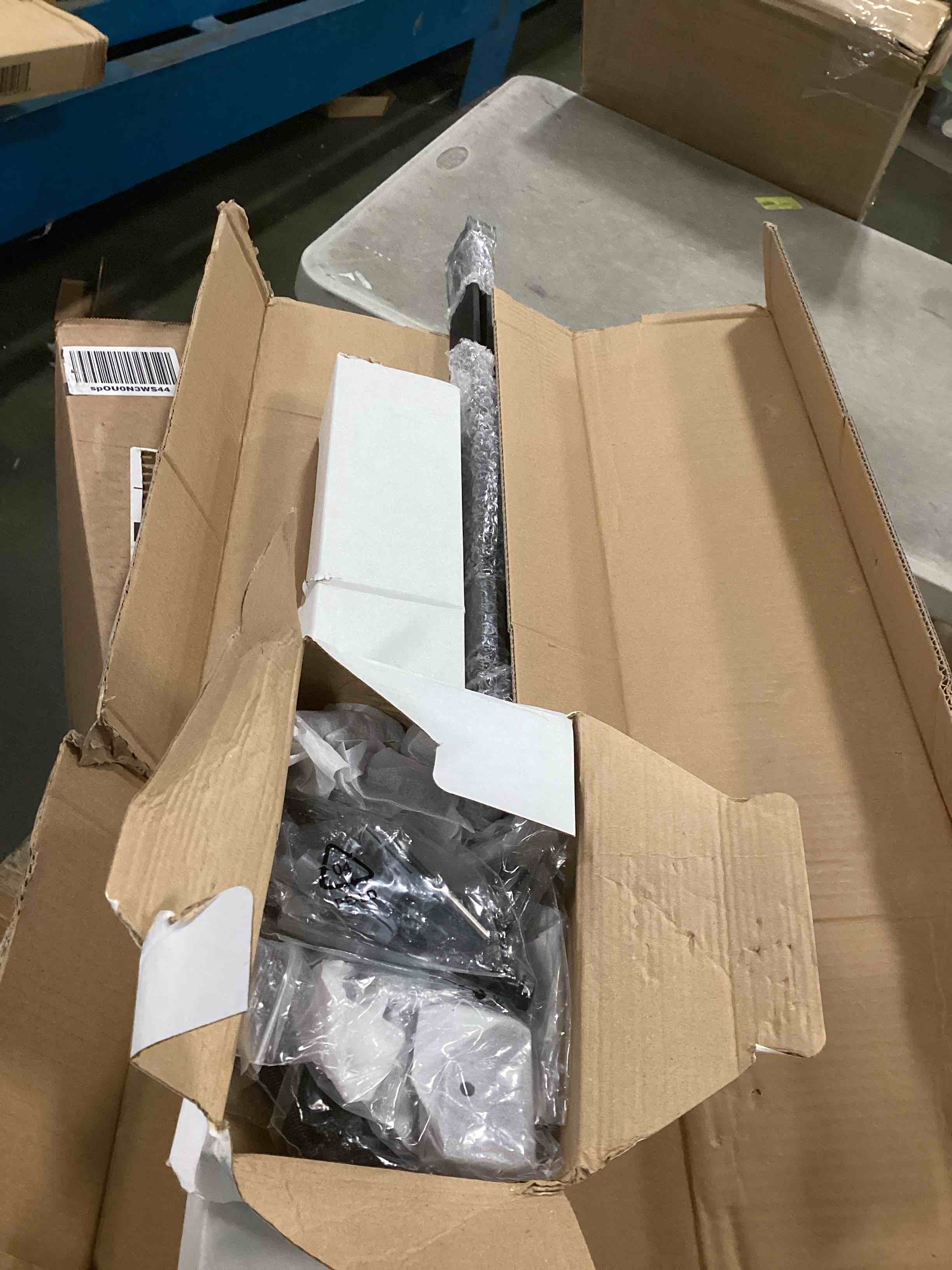 https://s3.amazonaws.com/lotting-images-prod/bidfta/TEA0572316_1732026400699.jpeg