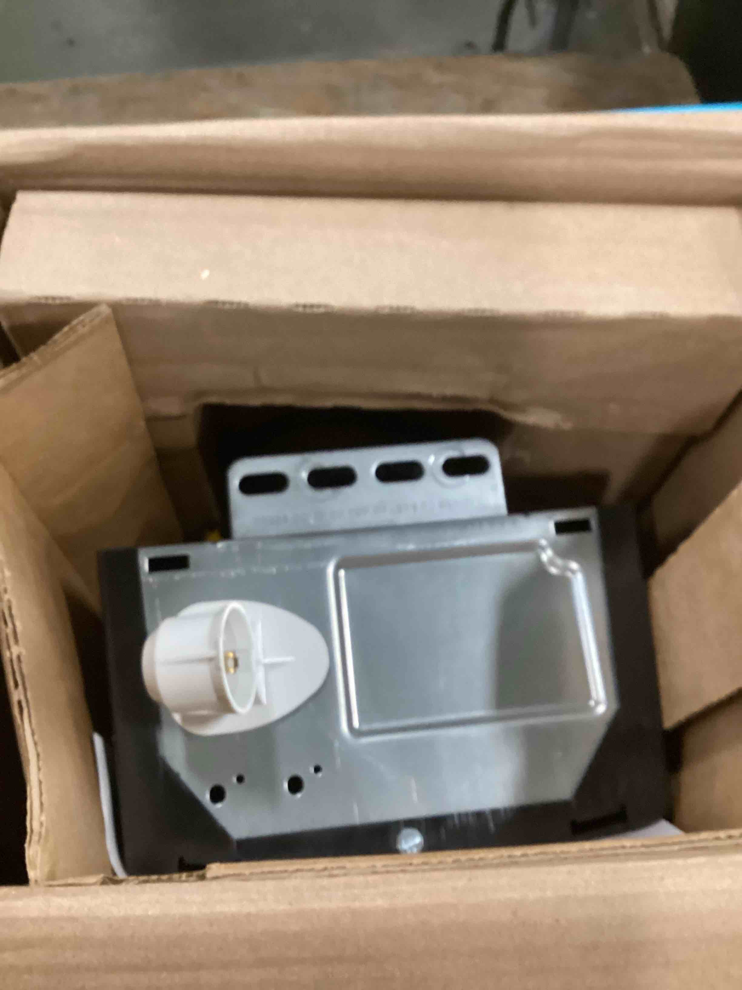https://s3.amazonaws.com/lotting-images-prod/bidfta/TEA0572390_1731958863060.jpeg