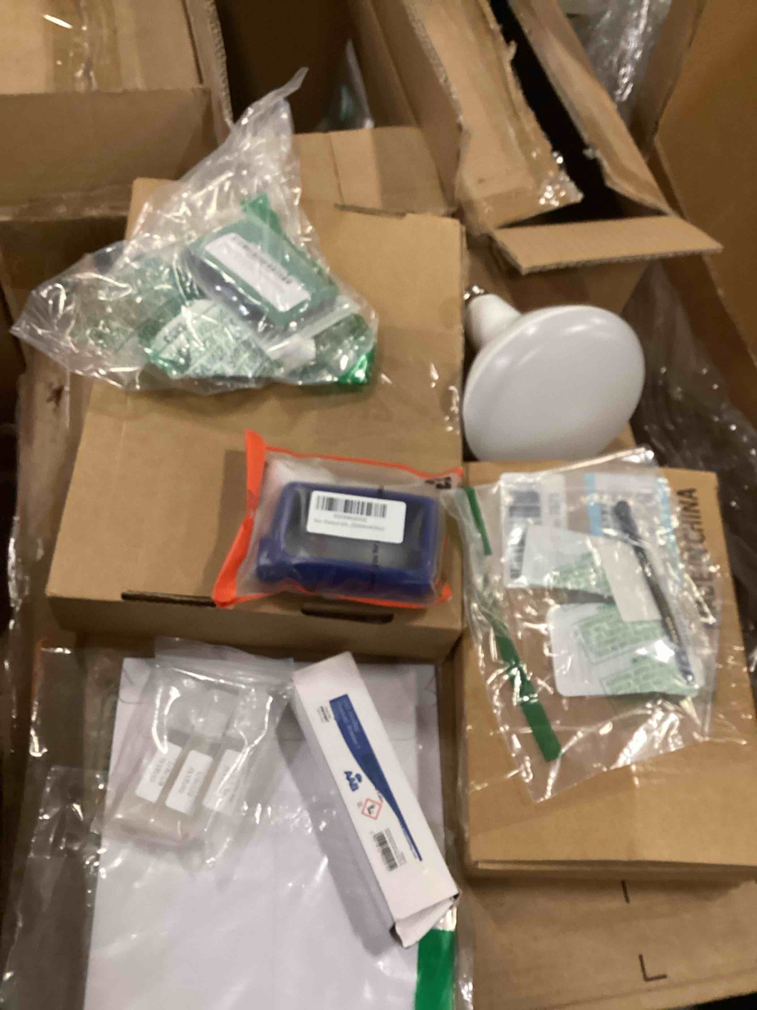 https://s3.amazonaws.com/lotting-images-prod/bidfta/TEA0573537_1731339650838.jpeg