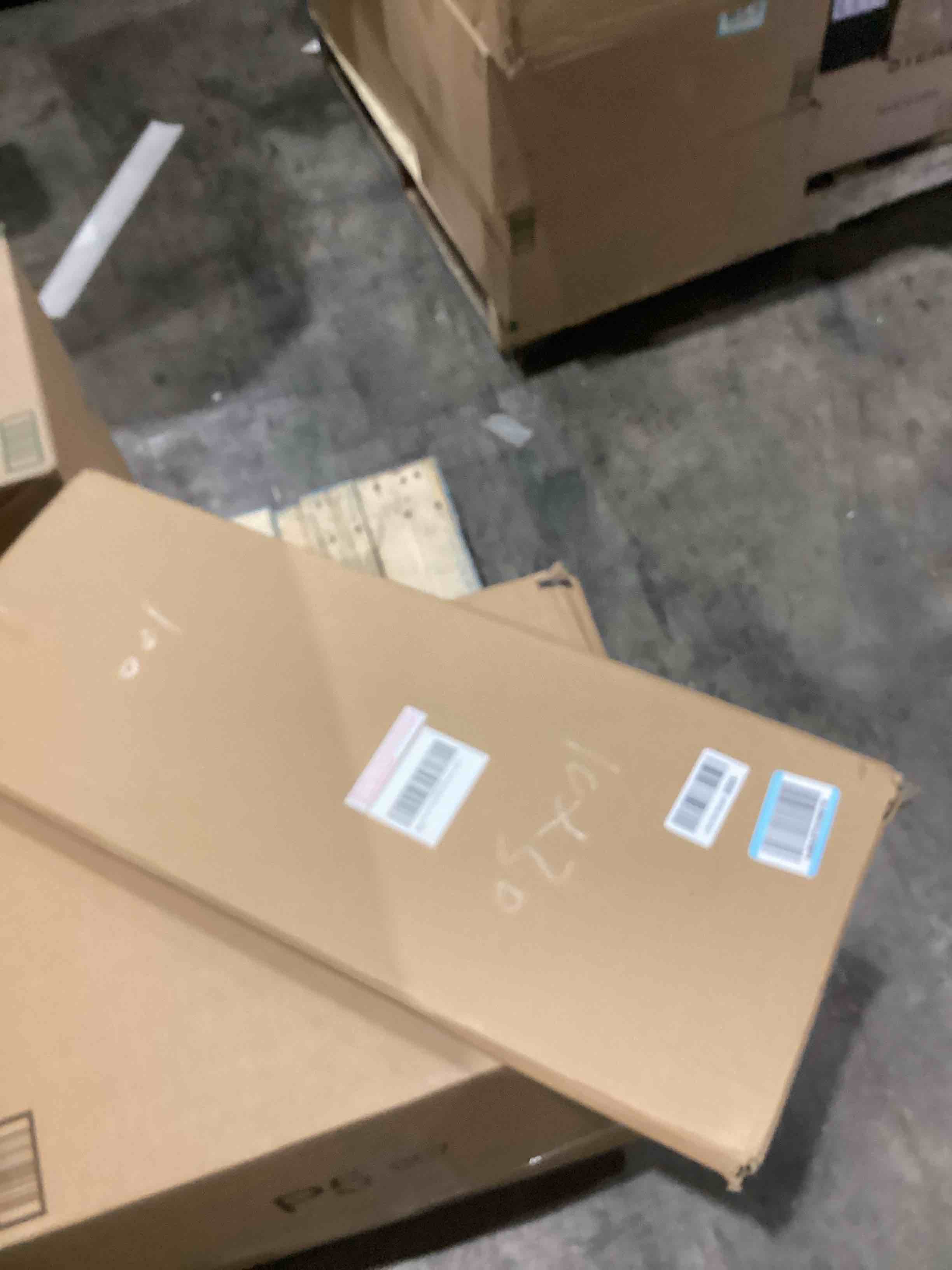 https://s3.amazonaws.com/lotting-images-prod/bidfta/TEA0578095_1738086032510.jpeg