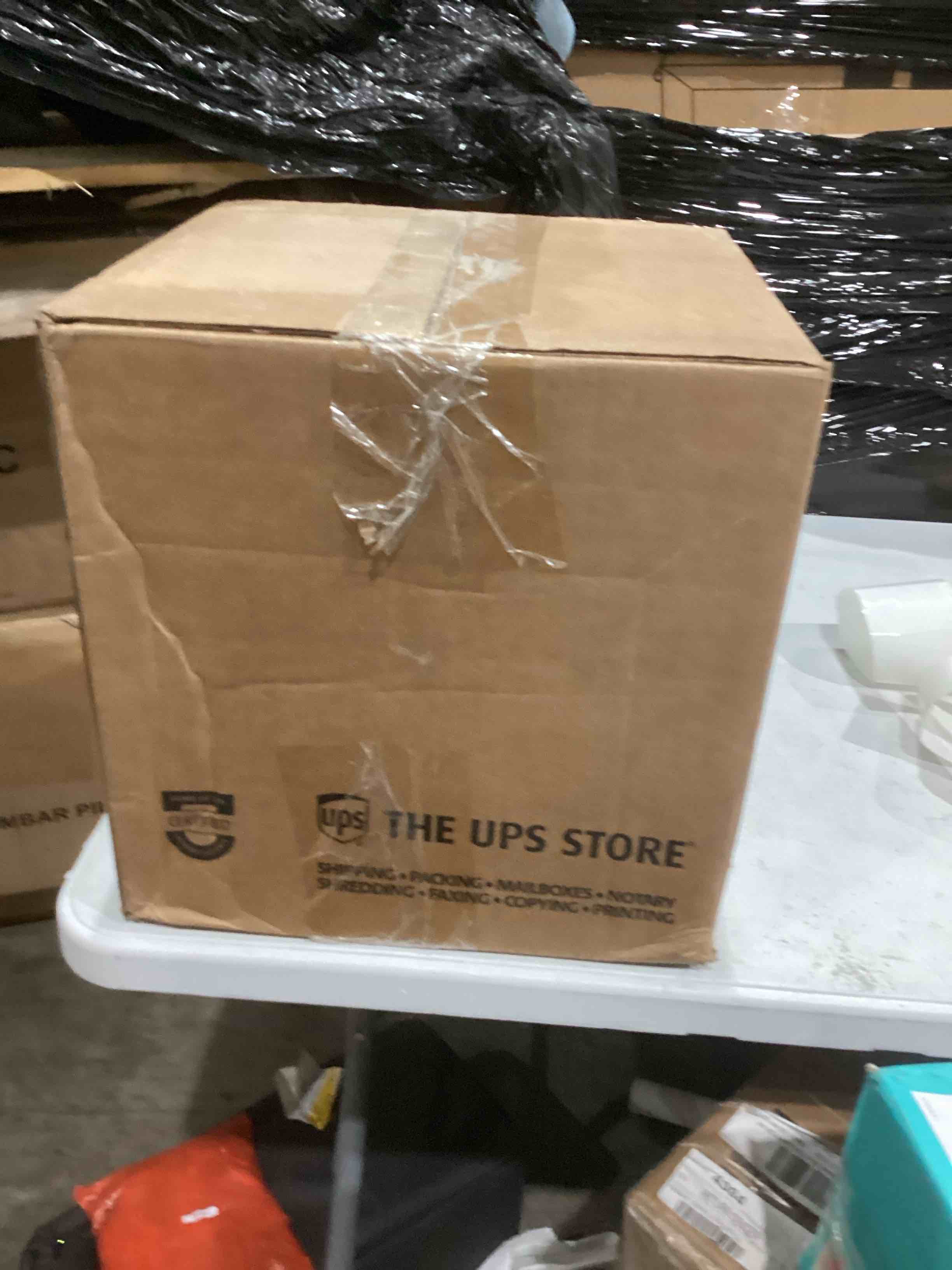 Arm & Hammer Cloud Control Platinum Multi-Cat Clumping Cat Litter with Hypoallergenic Light Scent, 14 Days of Odor Control, 27.5 lbs, Online Exclusive Formula