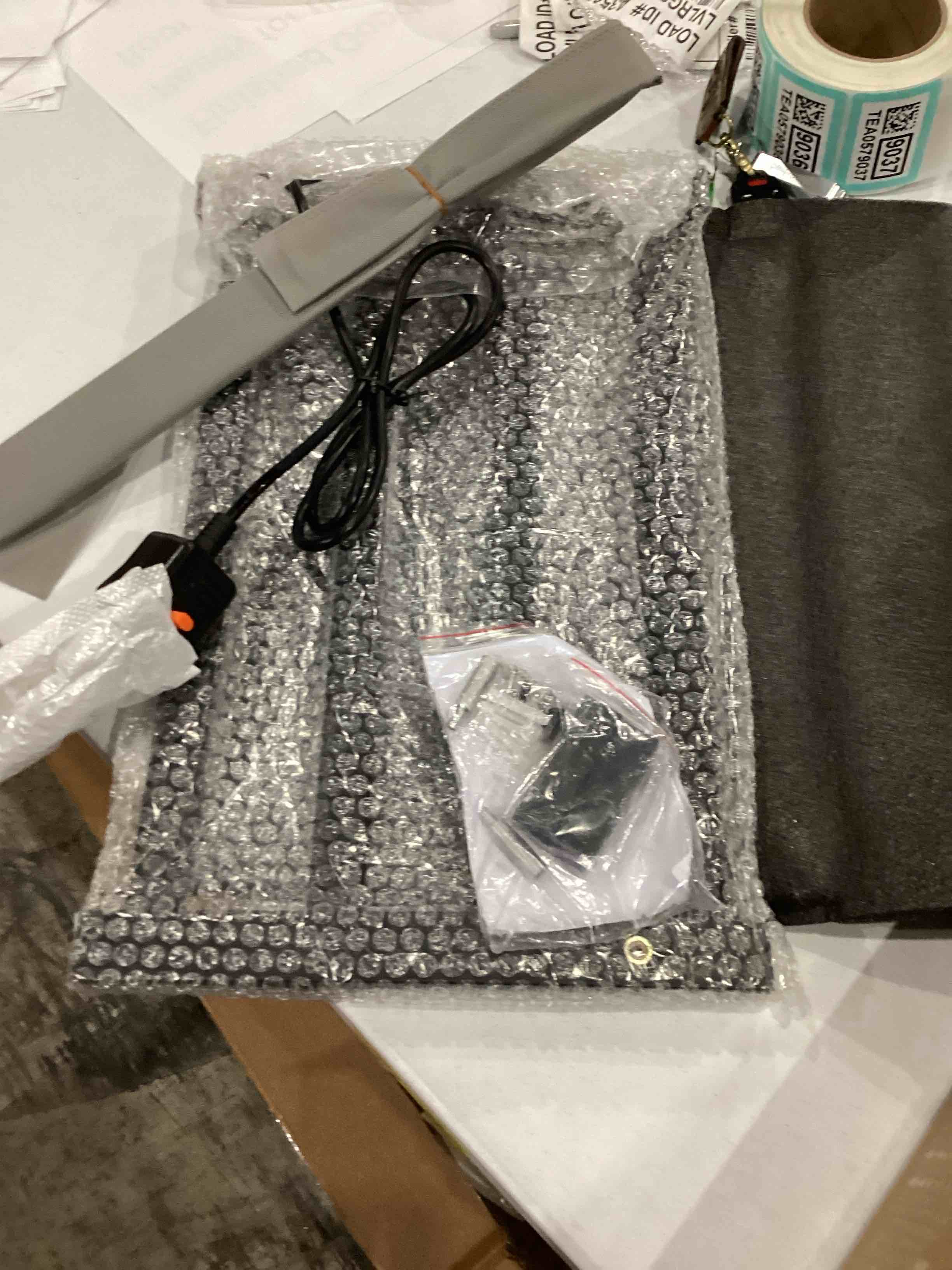 https://s3.amazonaws.com/lotting-images-prod/bidfta/TEA0579037_1736963510016.jpeg