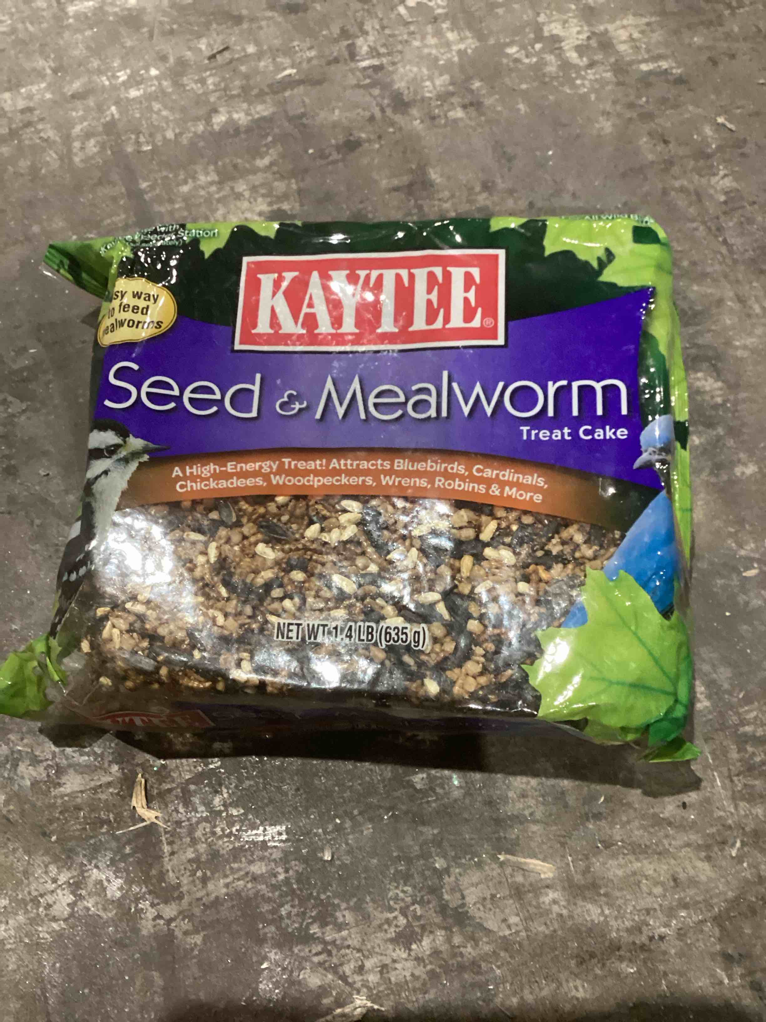 kaytee seed and mealworm treat cake