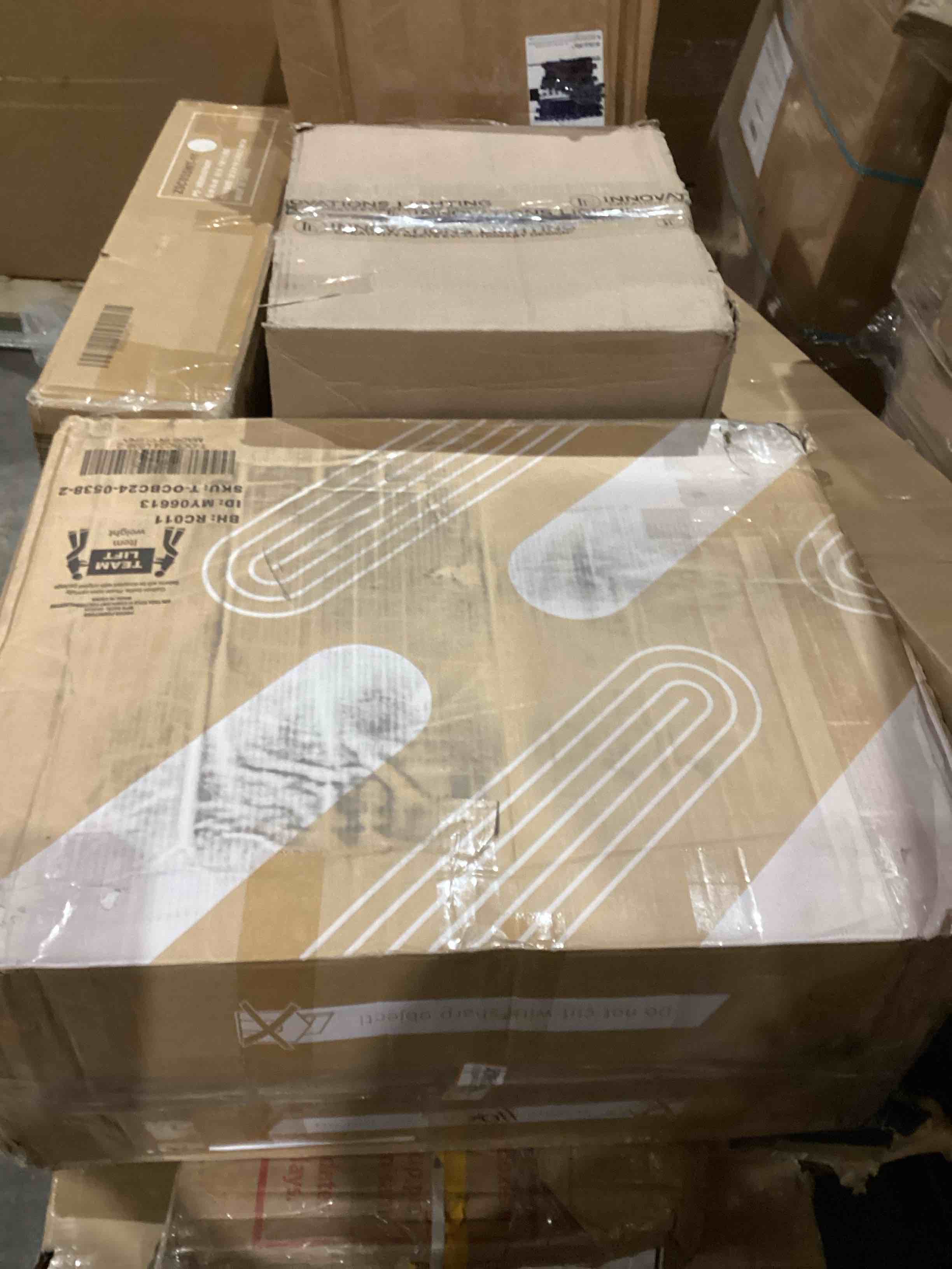 white office chair (similar)